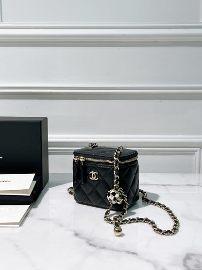 CHANEL 23C PEARL CRUSH MINI VANITY, Black/Gold