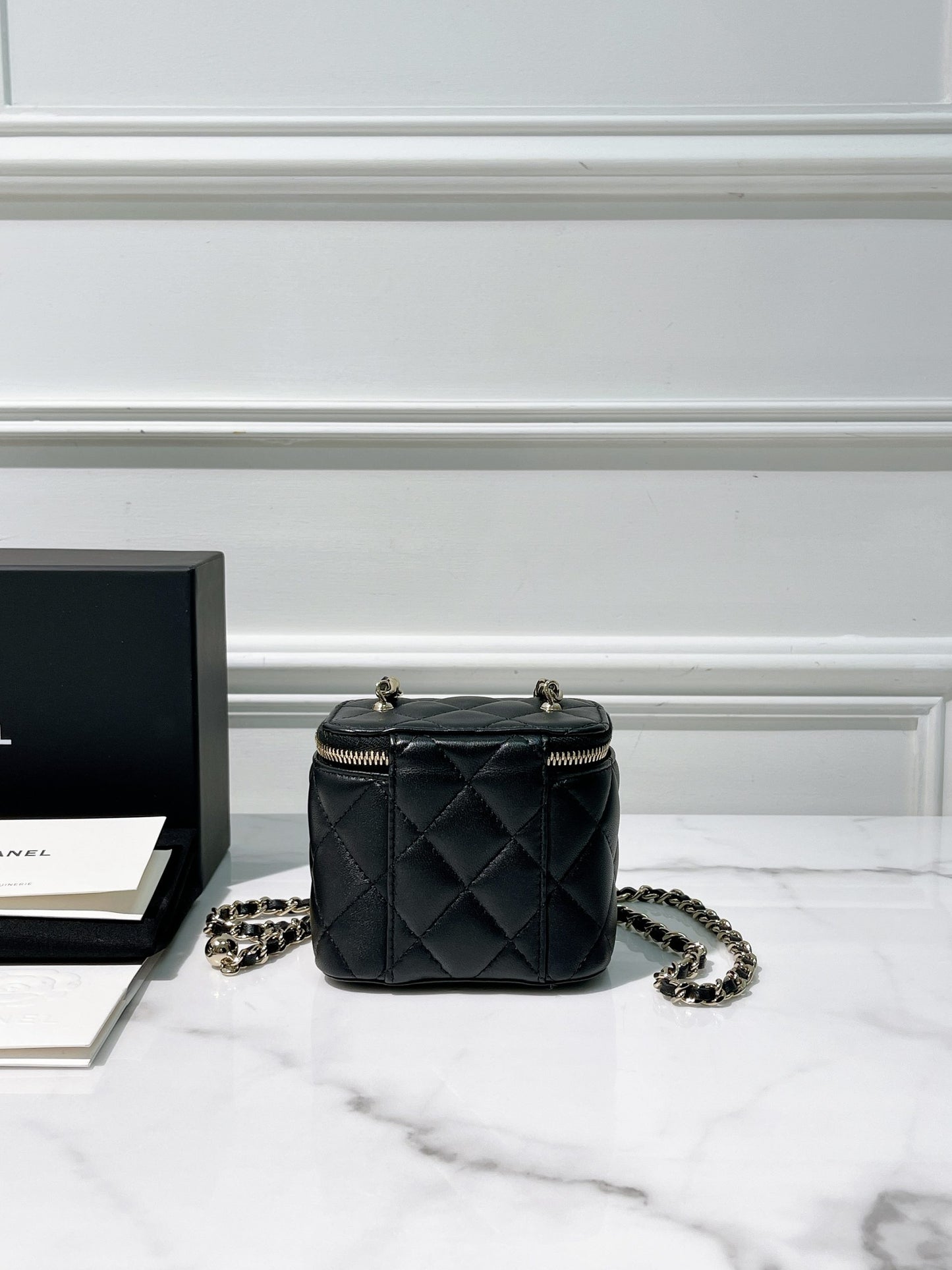 CHANEL 23C PEARL CRUSH MINI VANITY, Black/Gold