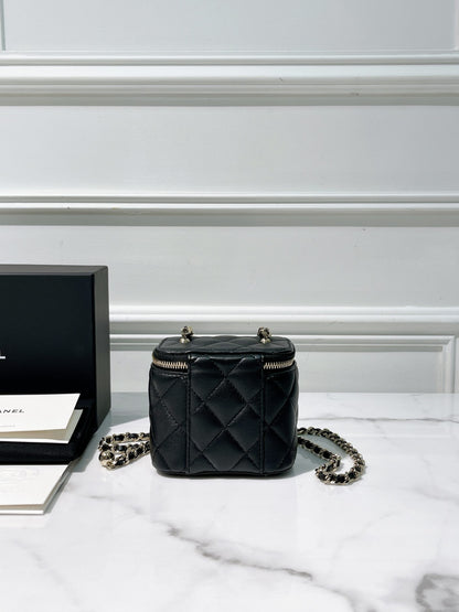 CHANEL 23C PEARL CRUSH MINI VANITY, Black/Gold