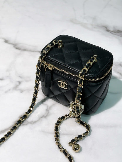 CHANEL 23C PEARL CRUSH MINI VANITY, Black/Gold