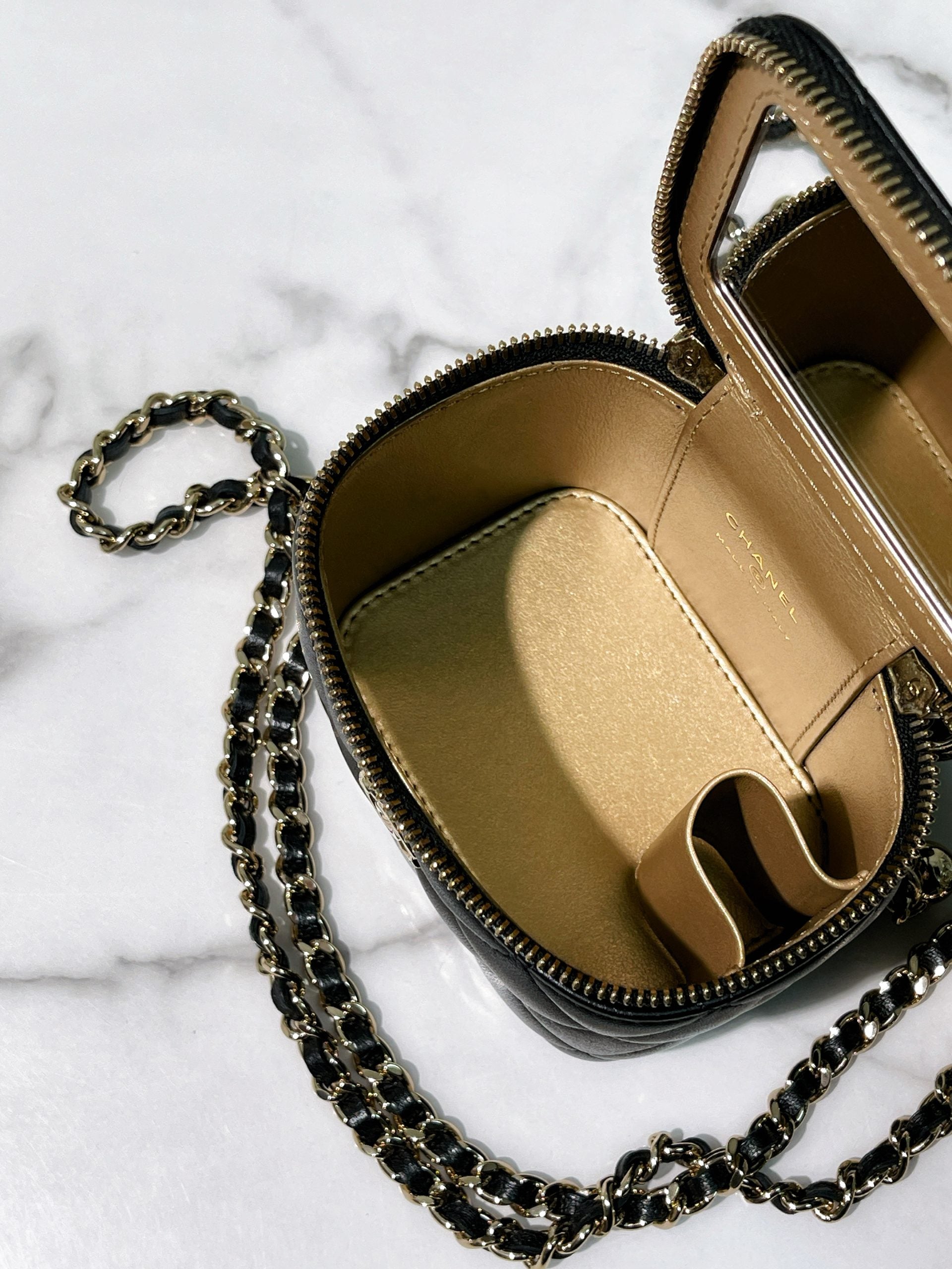 CHANEL 23C PEARL CRUSH MINI VANITY, Black/Gold