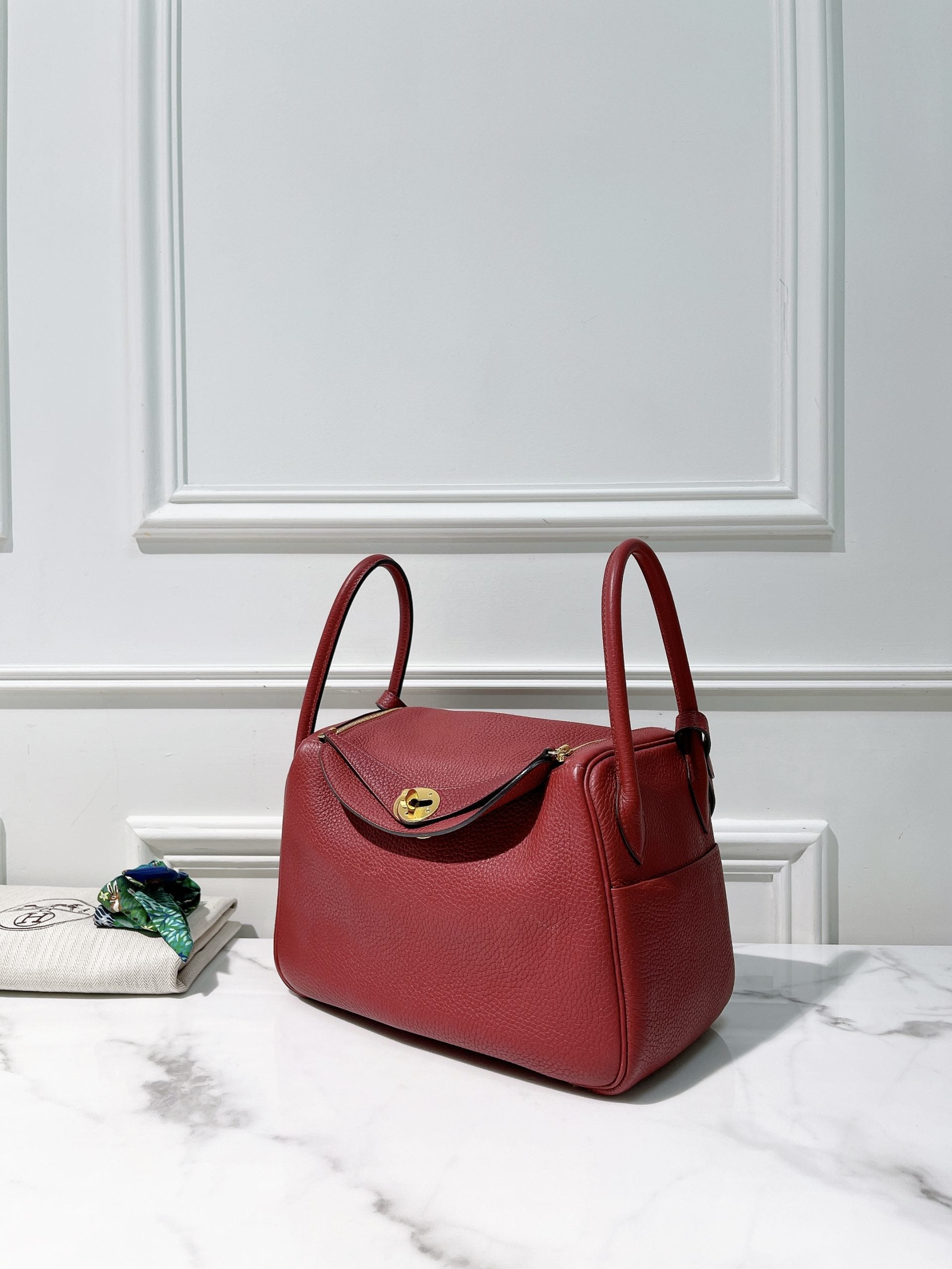 HERMES LINDY 26, Rouge Grenade/Gold