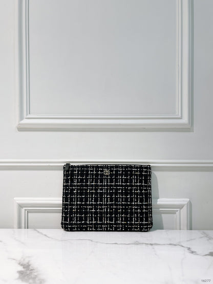 CHANEL POUCH