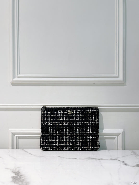 CHANEL POUCH