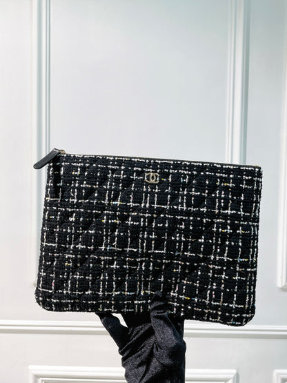 CHANEL POUCH