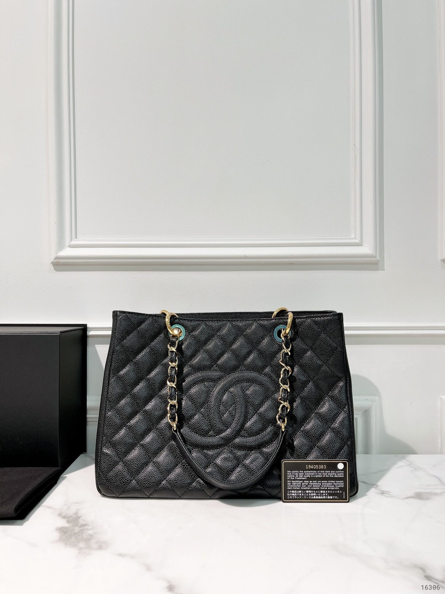 CHANEL GRAND SHOPPING TOTE, Black/Gold