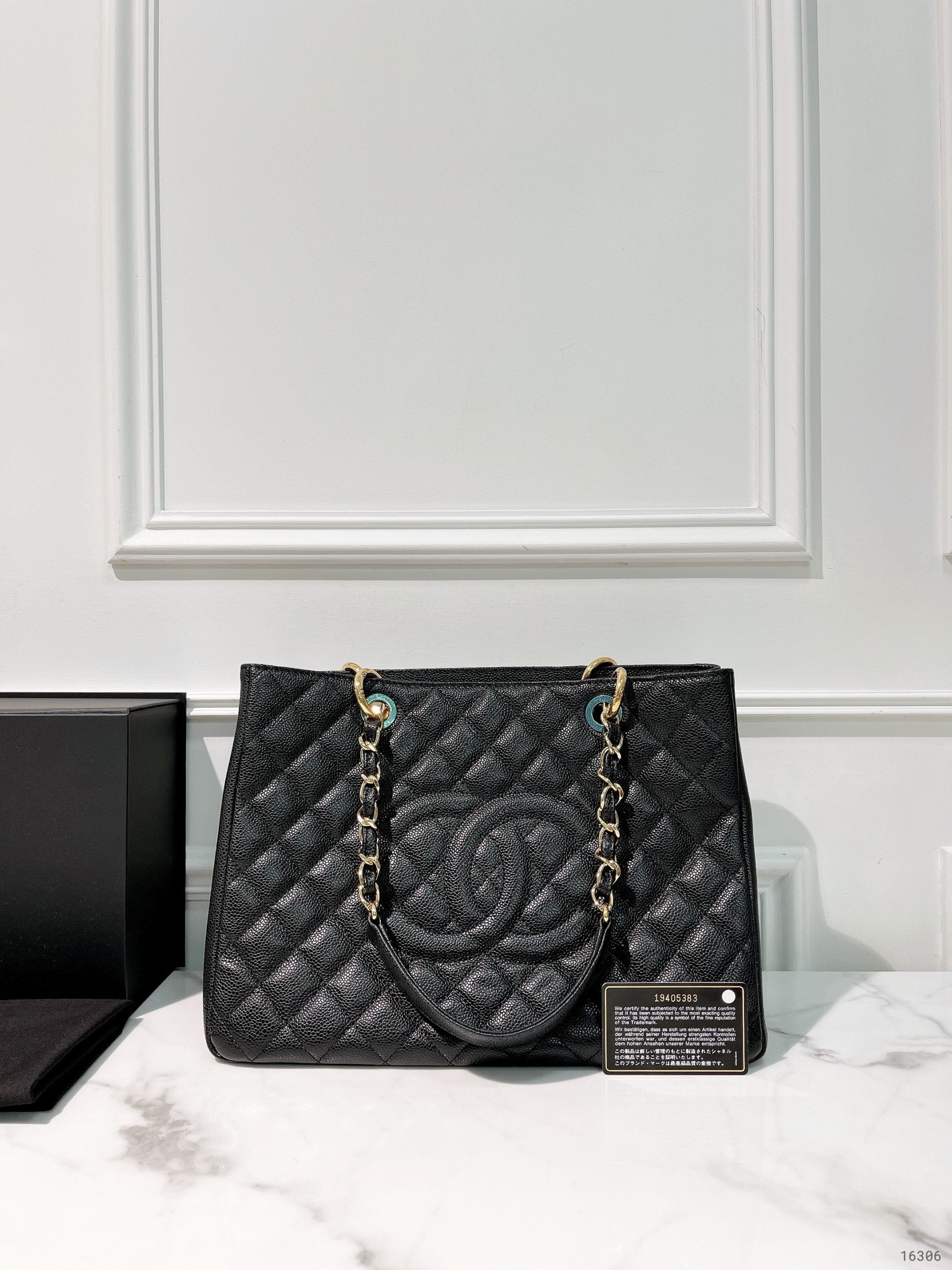 CHANEL GRAND SHOPPING TOTE, Black/Gold