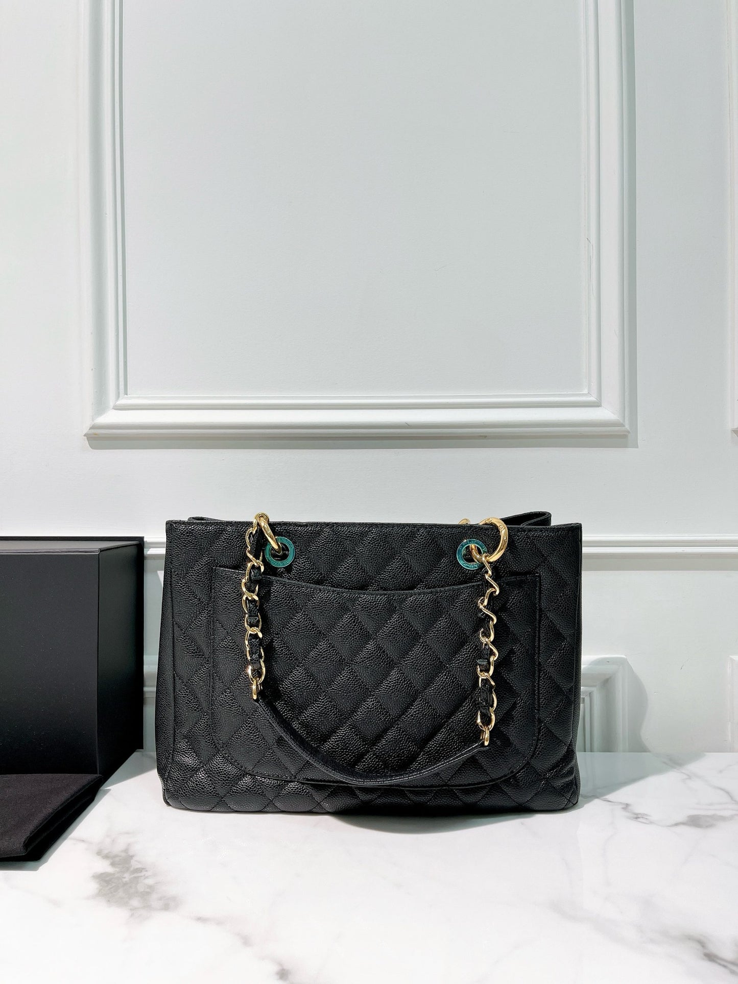 CHANEL GRAND SHOPPING TOTE, Black/Gold