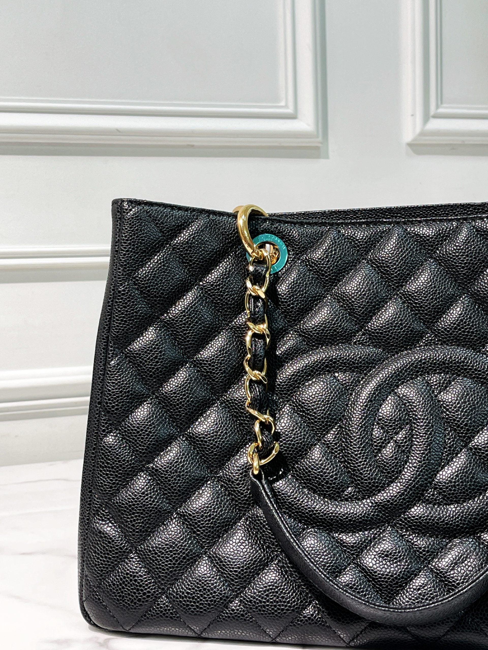 CHANEL GRAND SHOPPING TOTE, Black/Gold