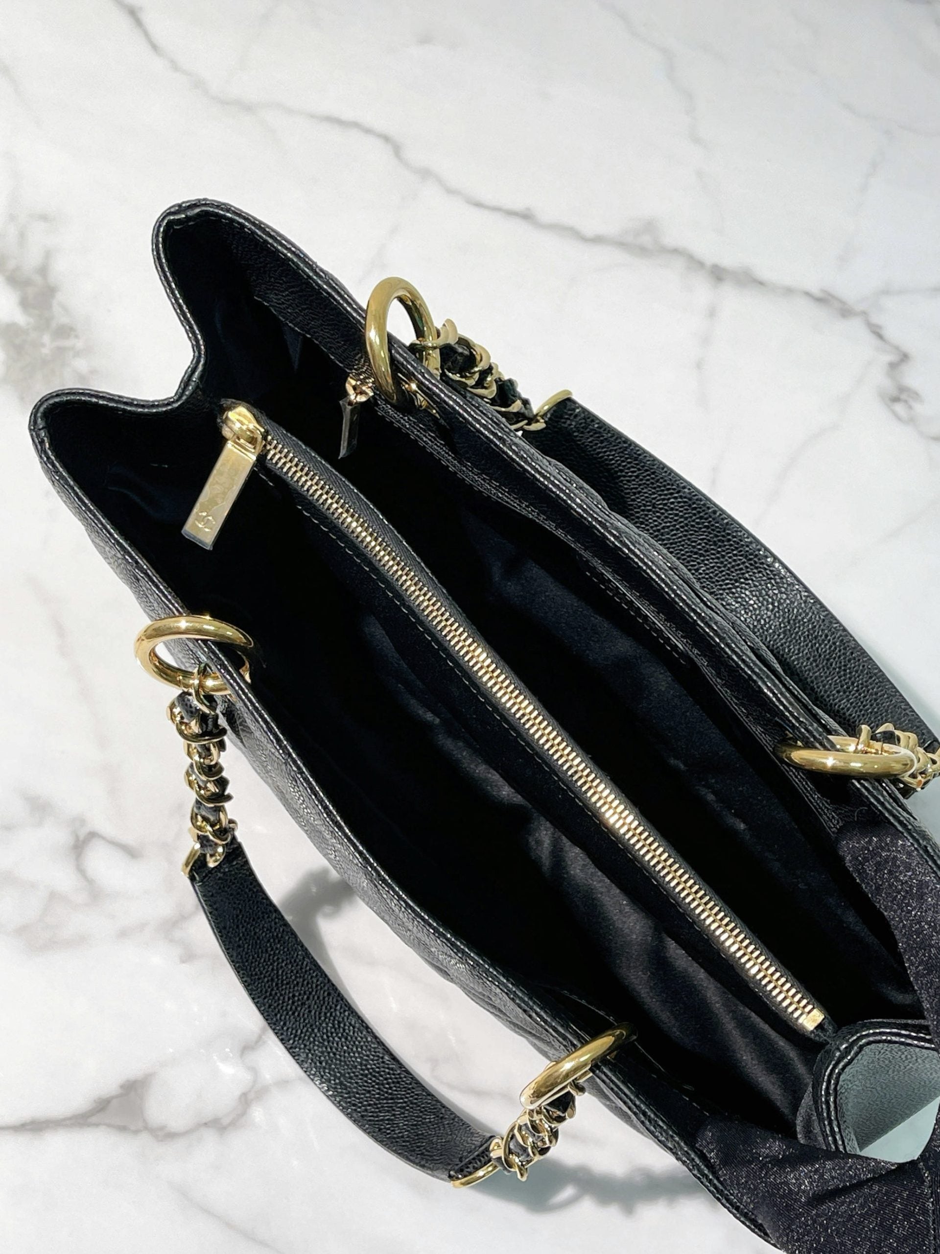 CHANEL GRAND SHOPPING TOTE, Black/Gold