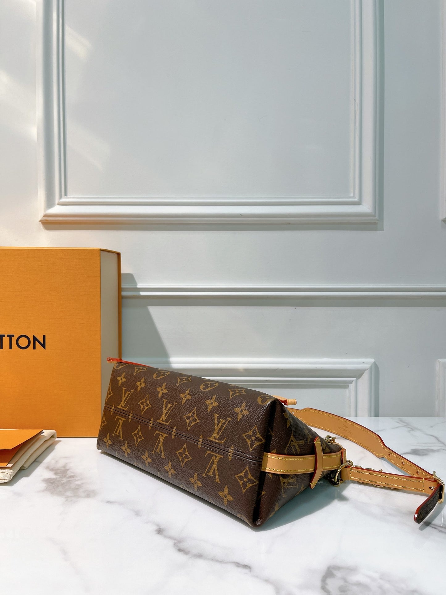 LV CARRYALL BB, Monogram