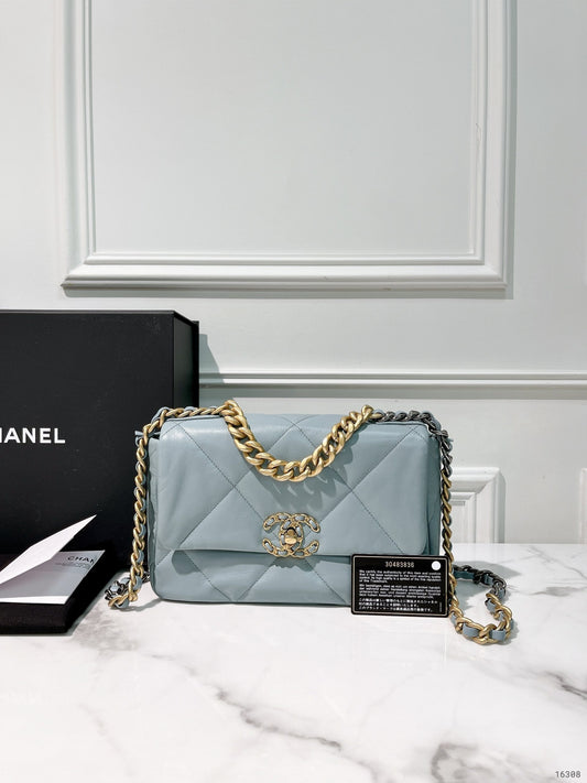 CHANEL 19 BAG MEDIUM