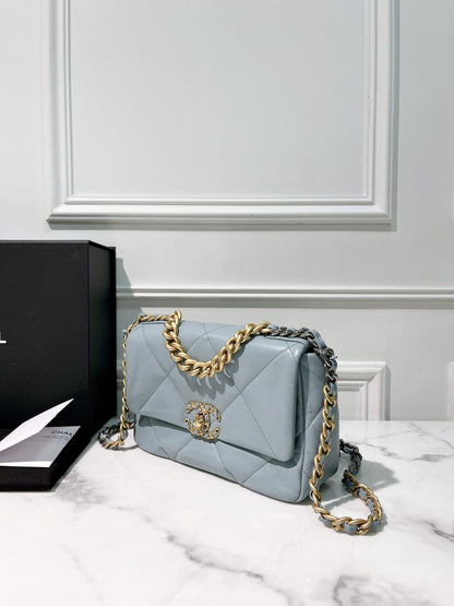 CHANEL 19 BAG MEDIUM