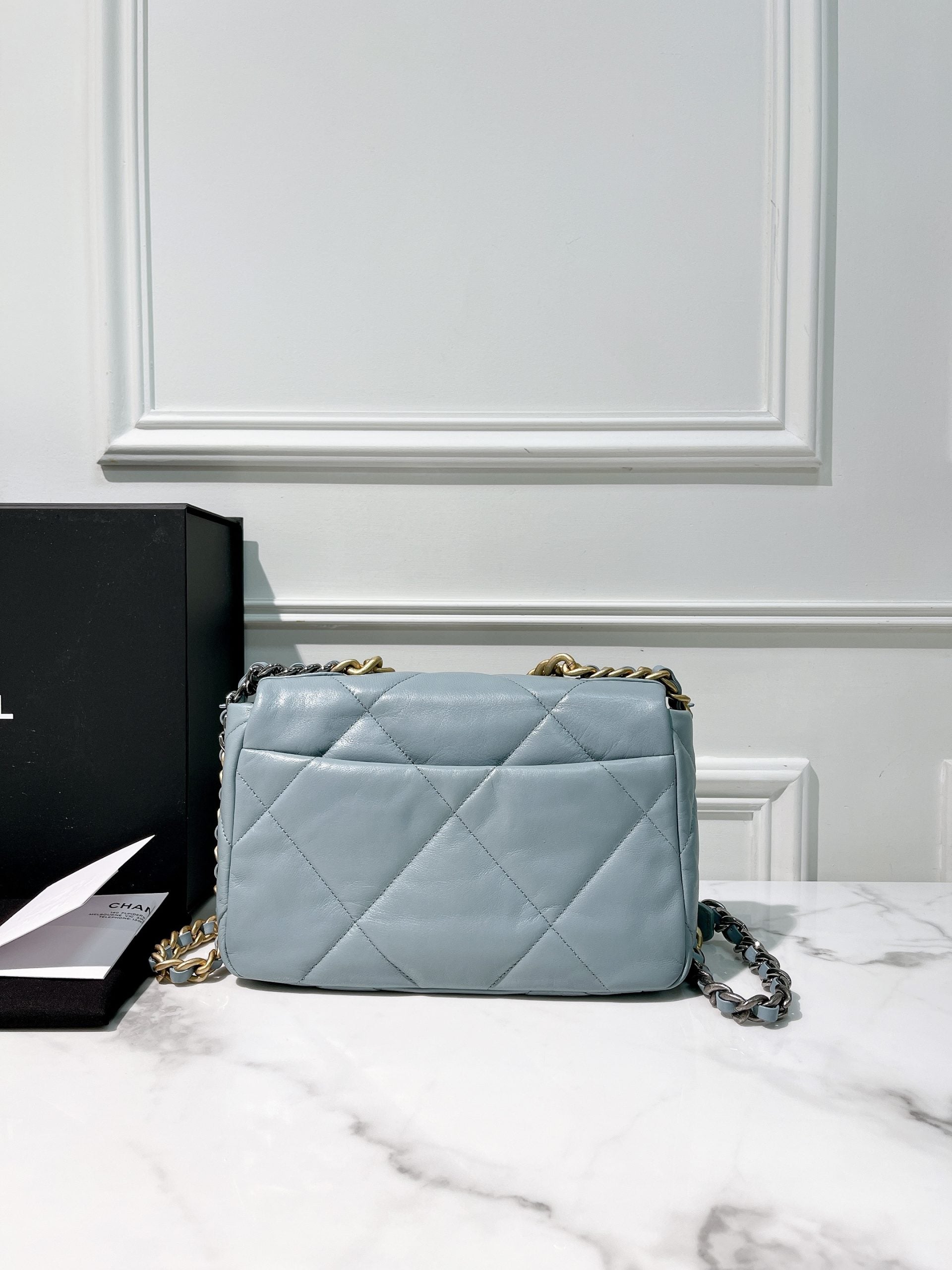 CHANEL 19 BAG MEDIUM