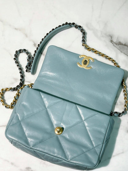 CHANEL 19 BAG MEDIUM