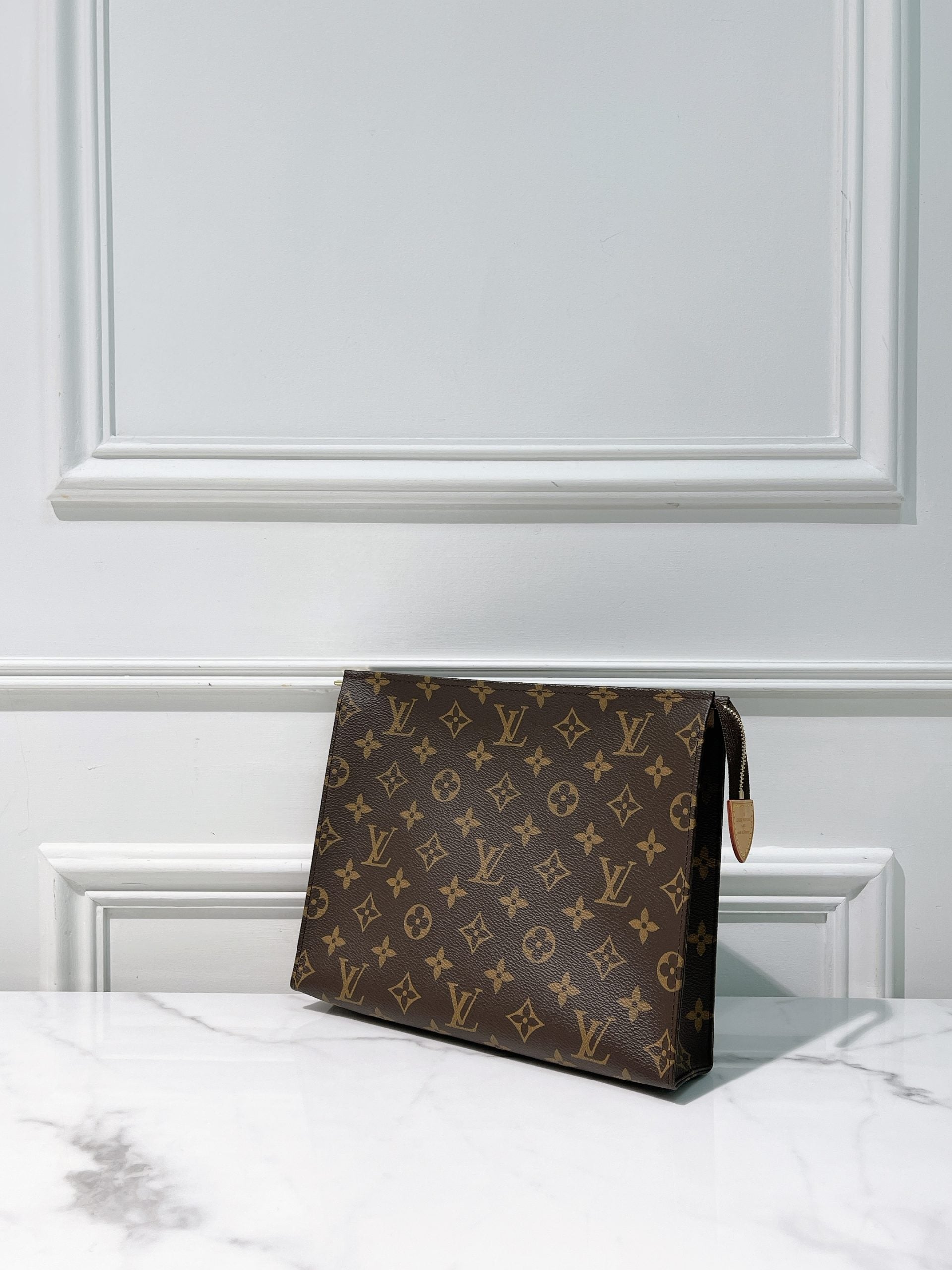 LV POCHE TOILETTE, Monogram
