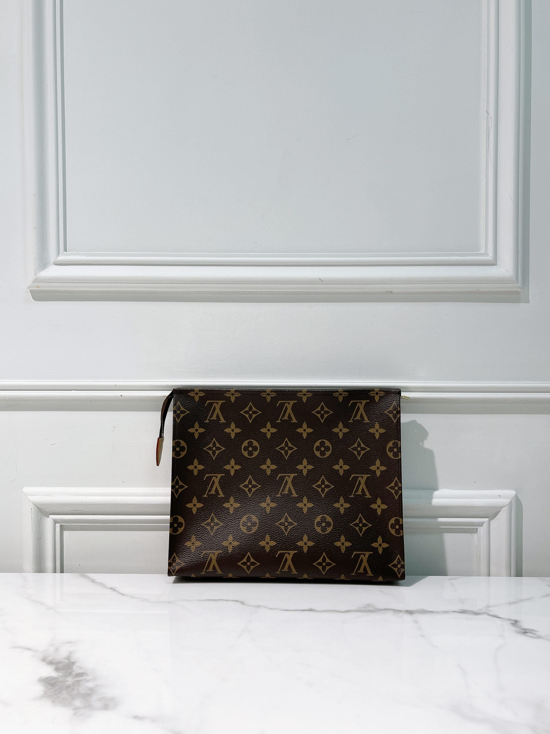 LV POCHE TOILETTE, Monogram
