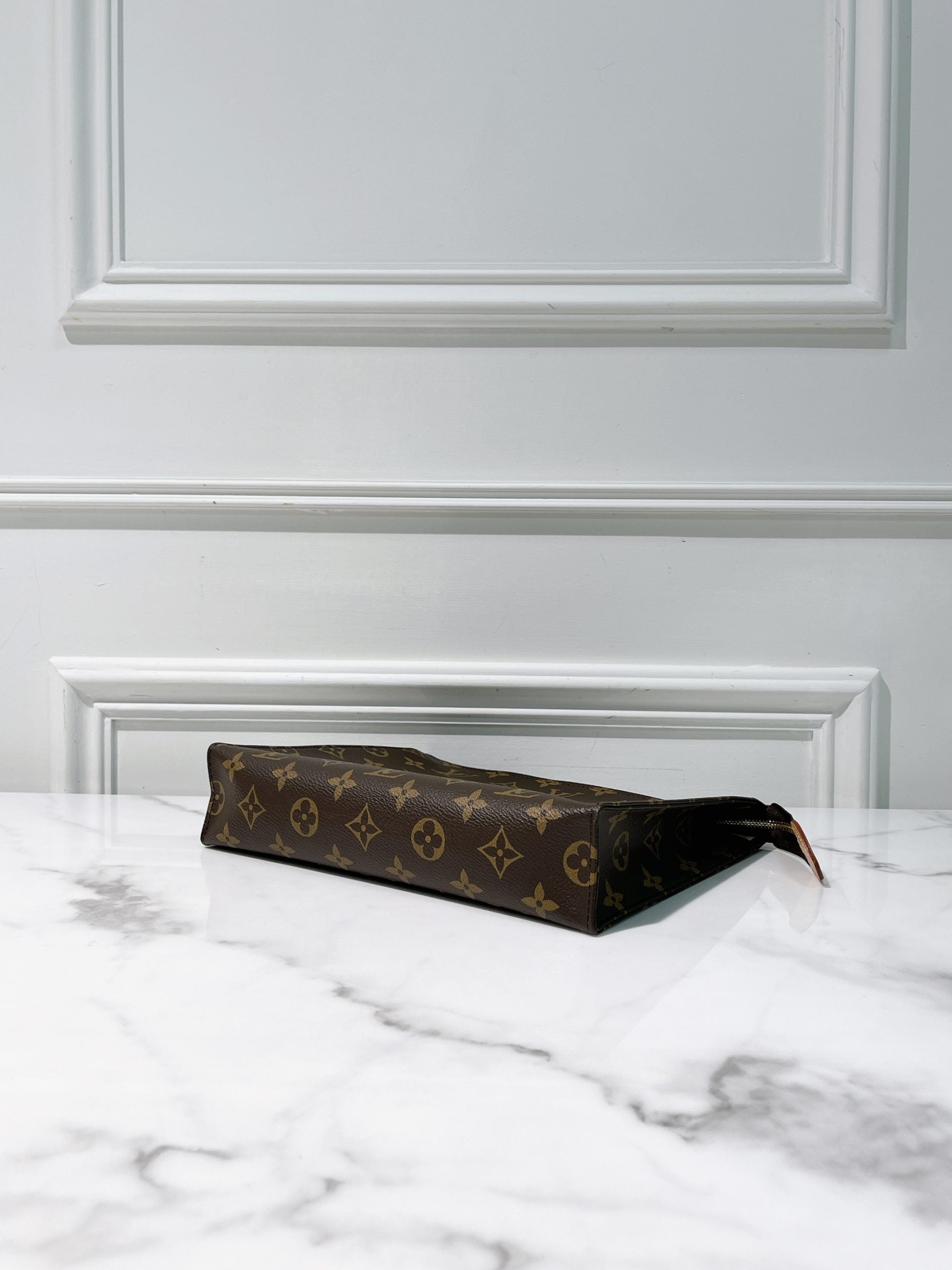 LV POCHE TOILETTE, Monogram