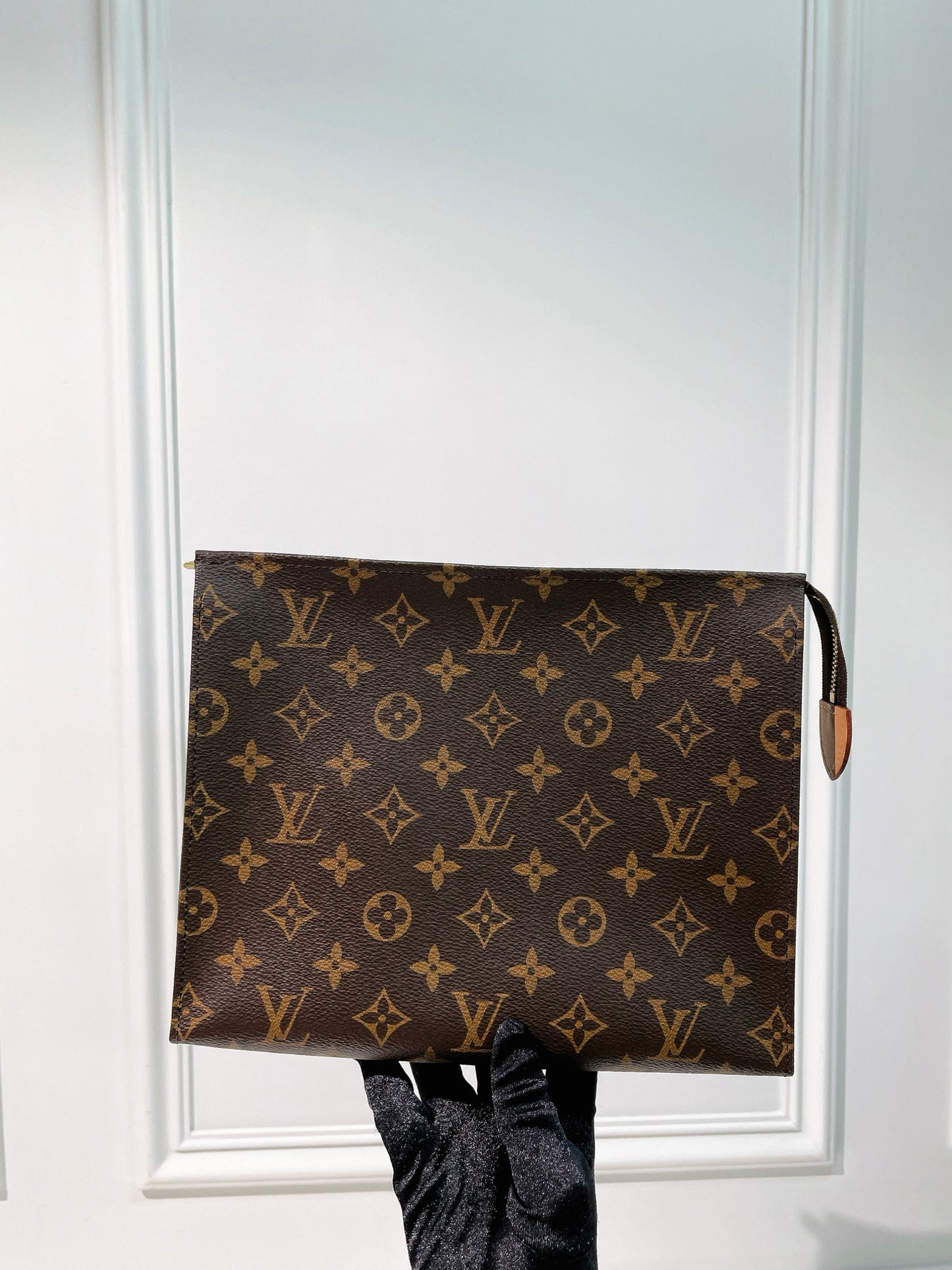 LV POCHE TOILETTE, Monogram