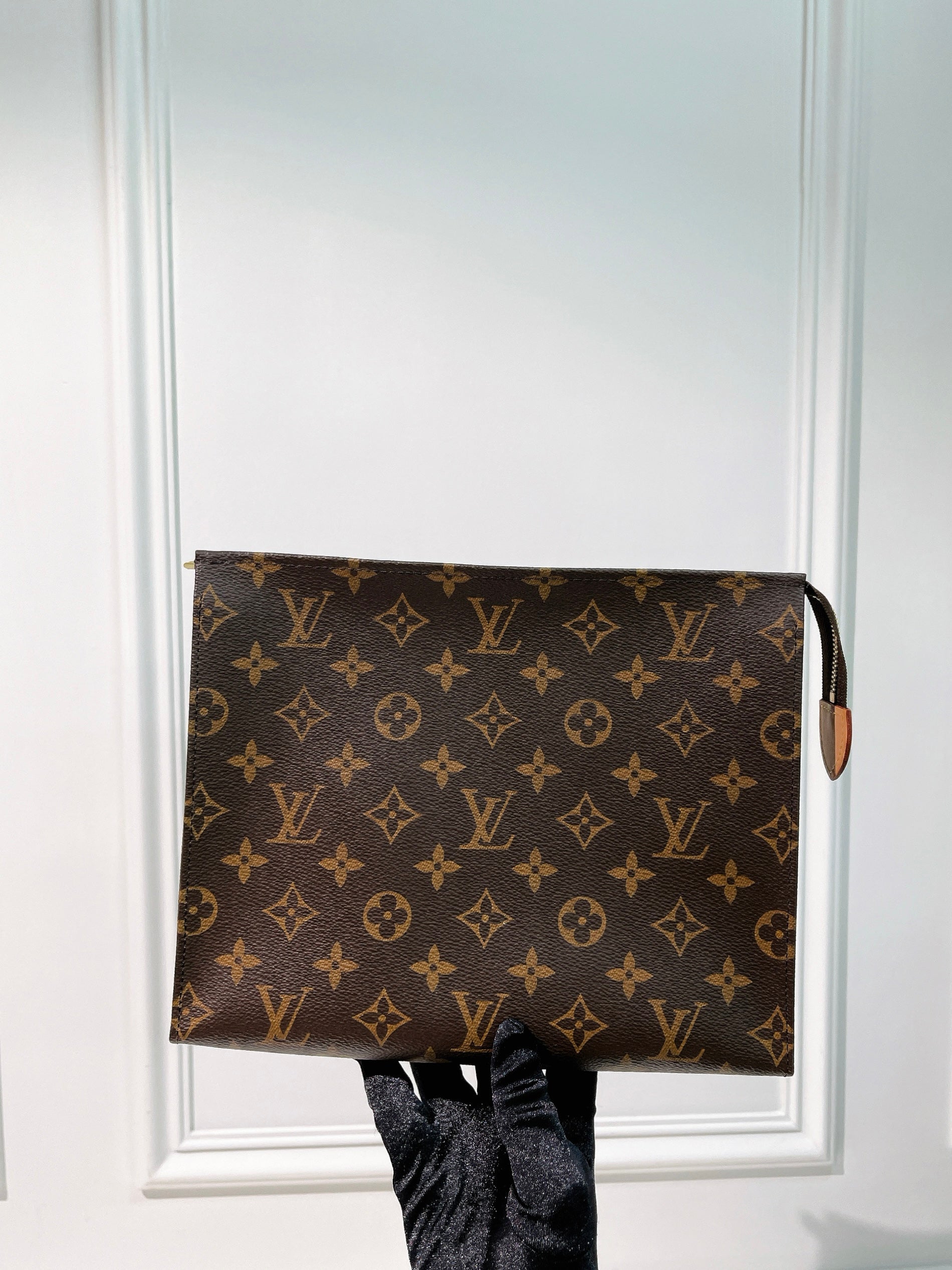 LV POCHE TOILETTE, Monogram
