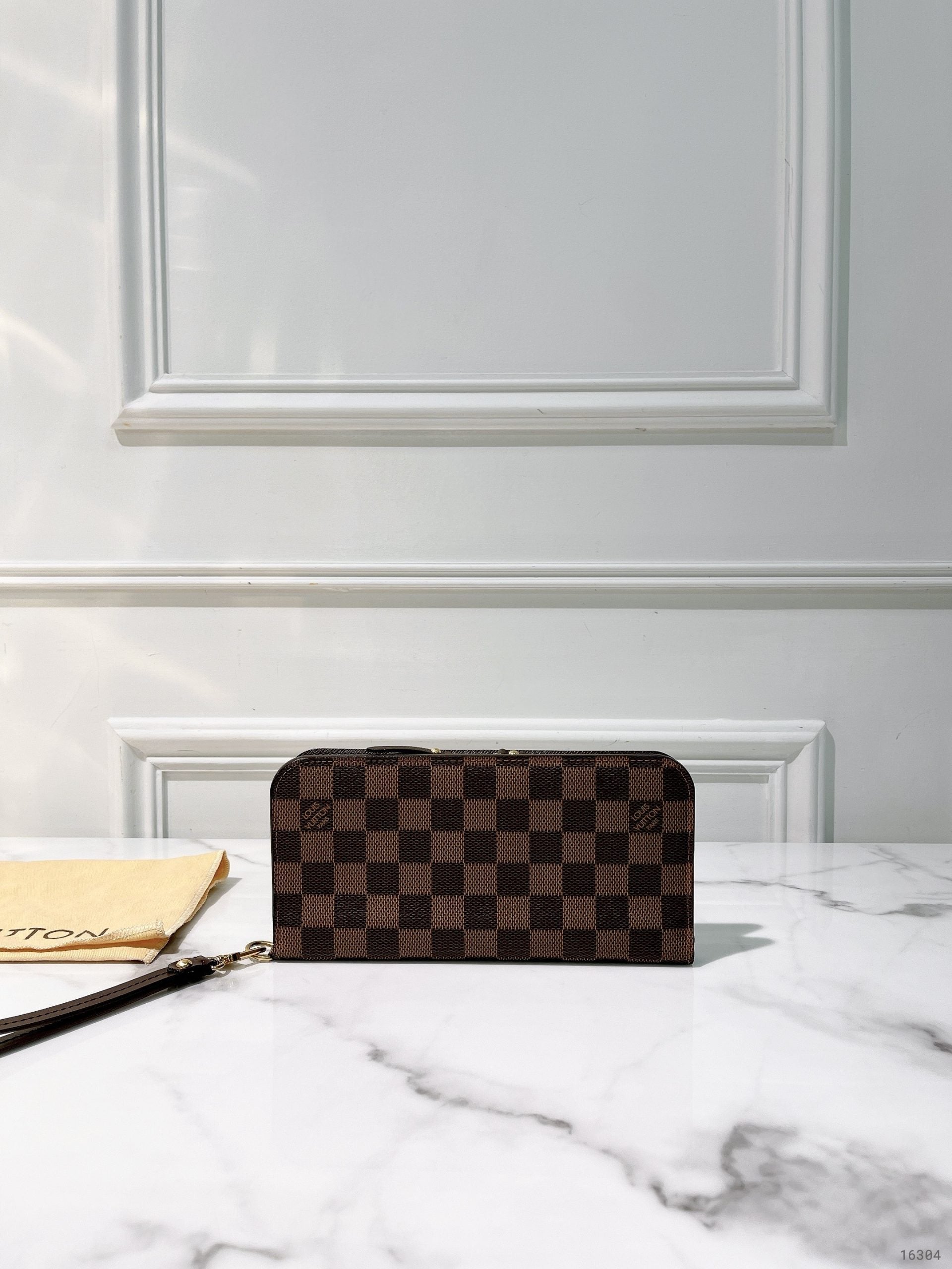 LV POUCH, Damier