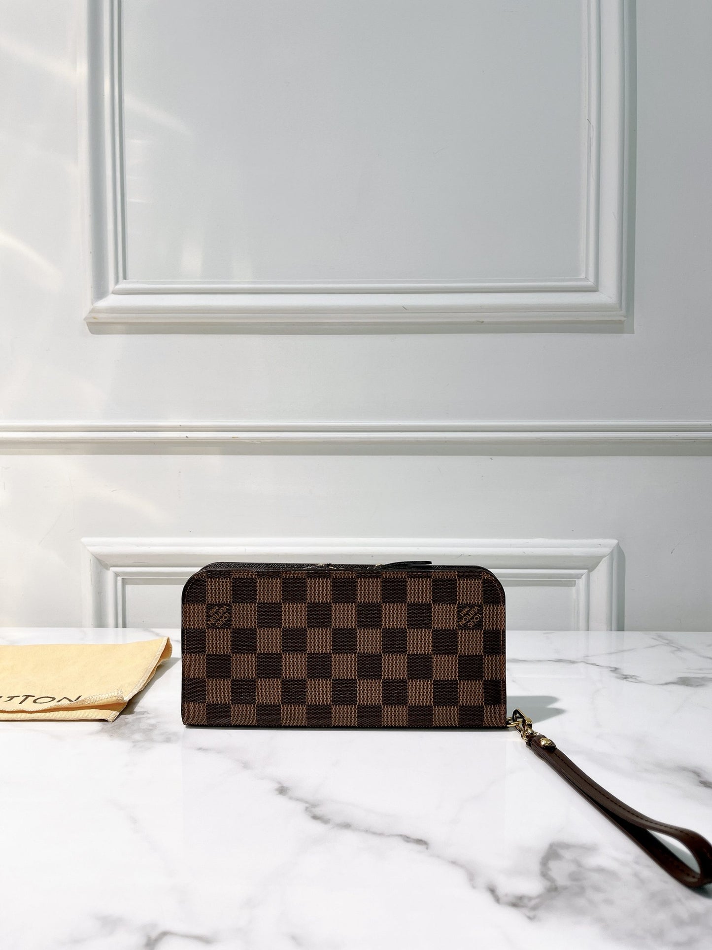 LV POUCH, Damier