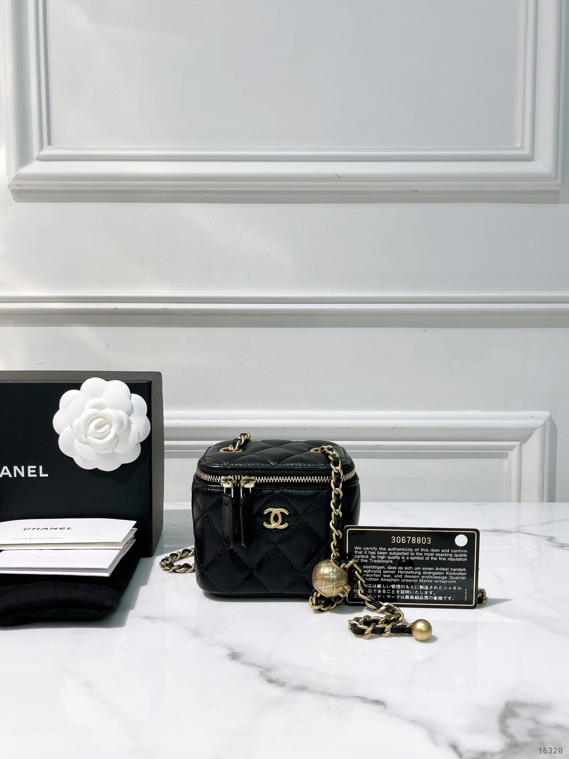 CHANEL PEARL CRUSH MINI VANITY, Black/Gold