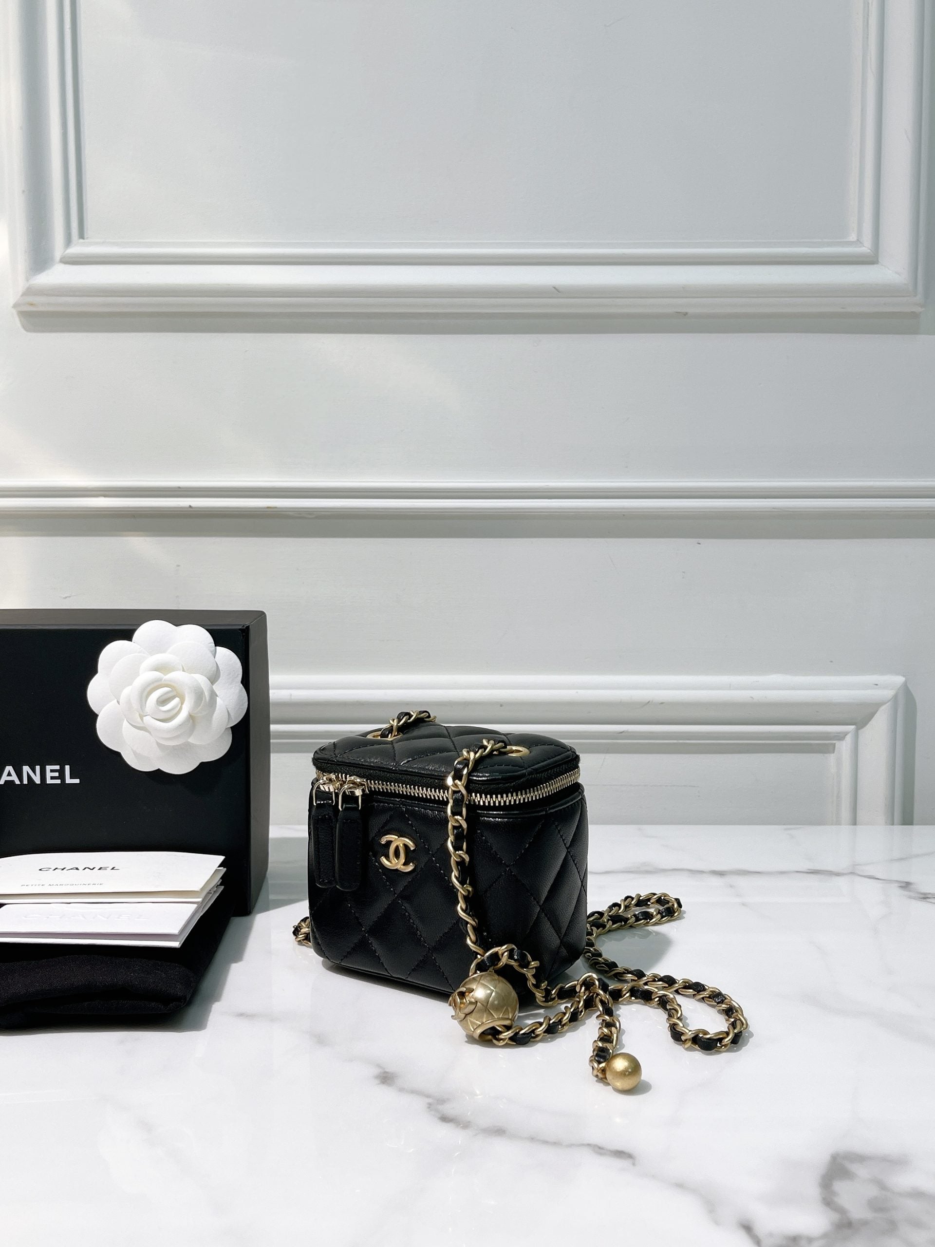 CHANEL PEARL CRUSH MINI VANITY, Black/Gold
