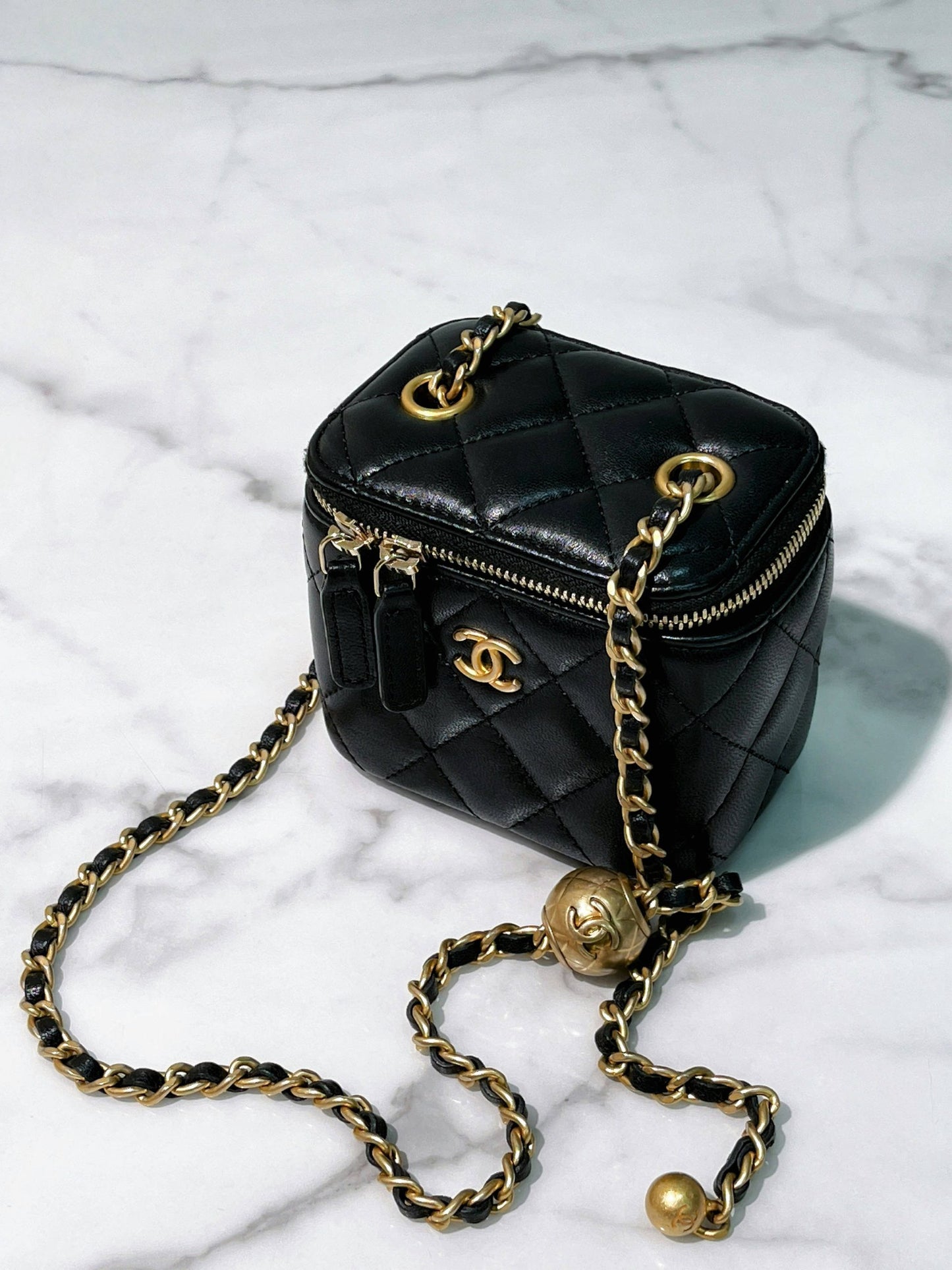 CHANEL PEARL CRUSH MINI VANITY, Black/Gold