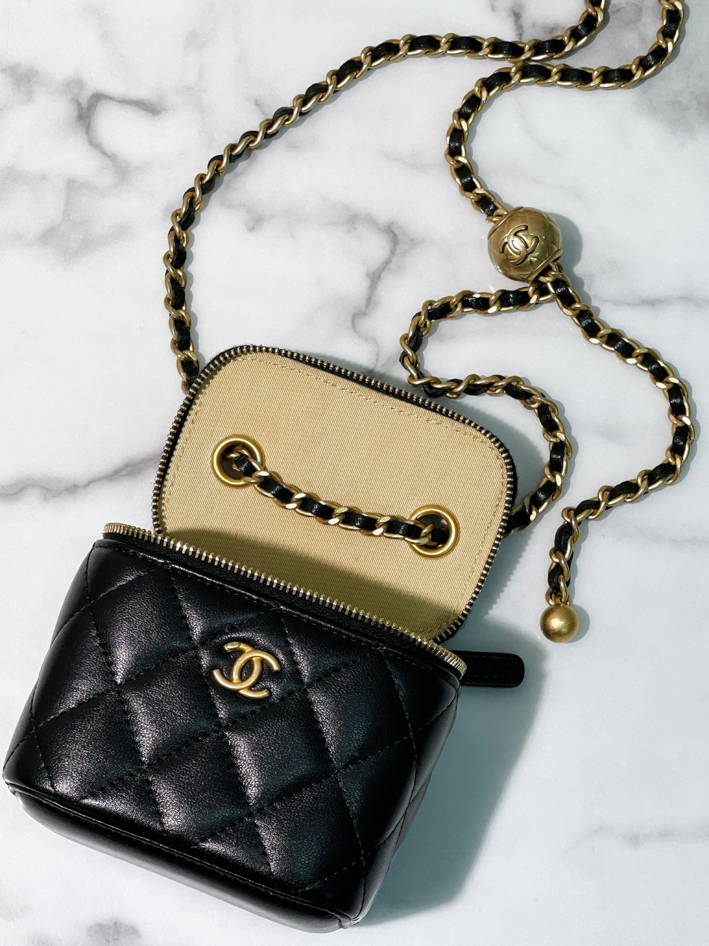 CHANEL PEARL CRUSH MINI VANITY, Black/Gold