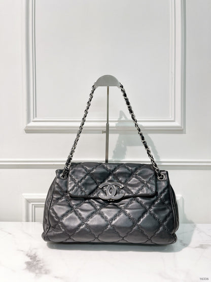 CHANEL HAMPTONS, Black/Silver