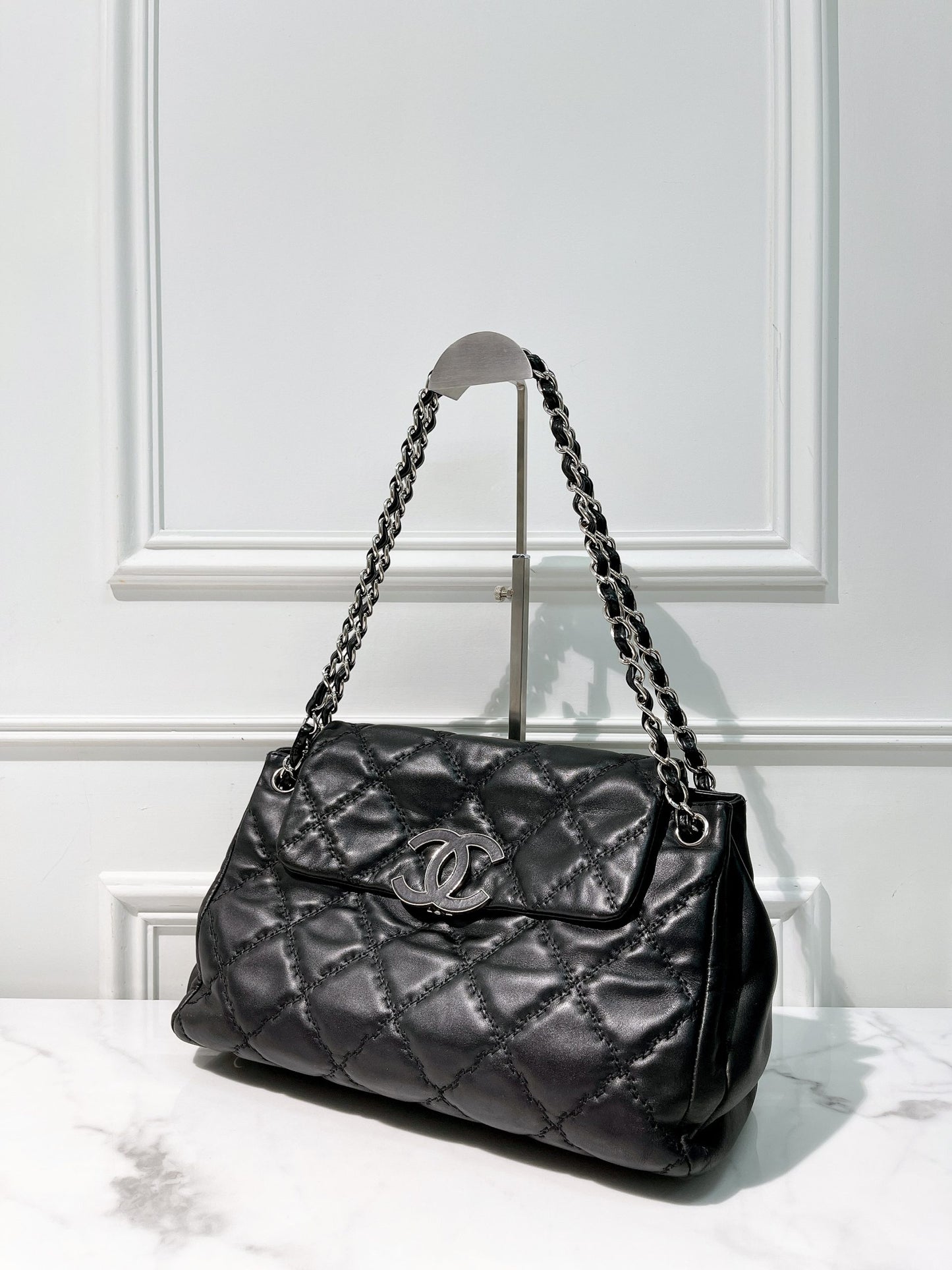 CHANEL HAMPTONS, Black/Silver