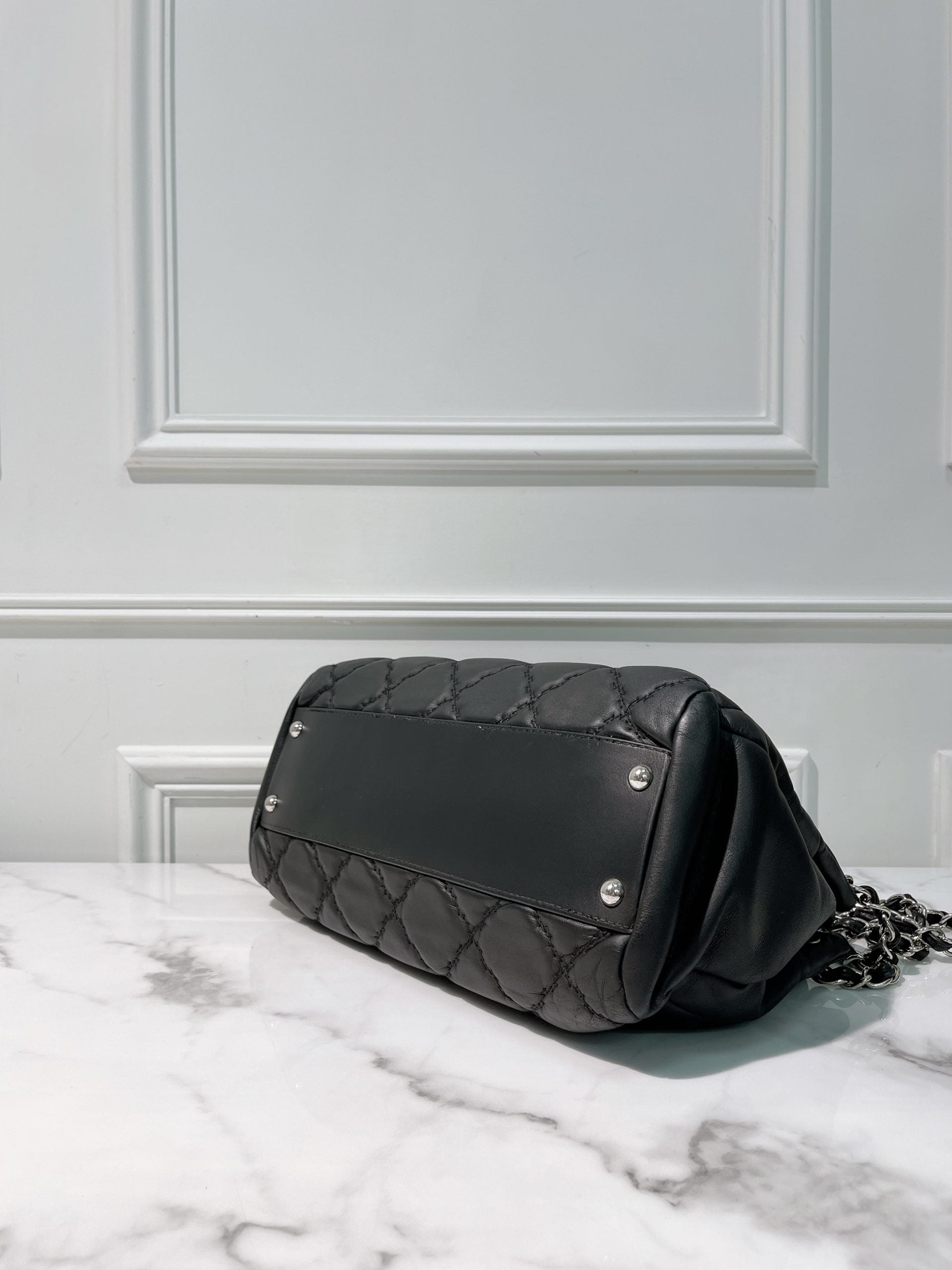 CHANEL HAMPTONS, Black/Silver