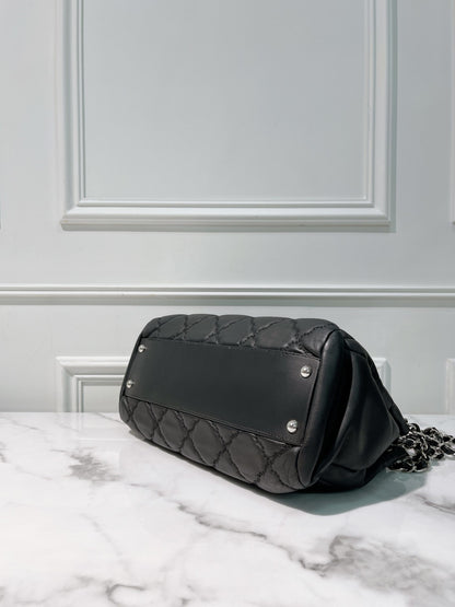 CHANEL HAMPTONS, Black/Silver