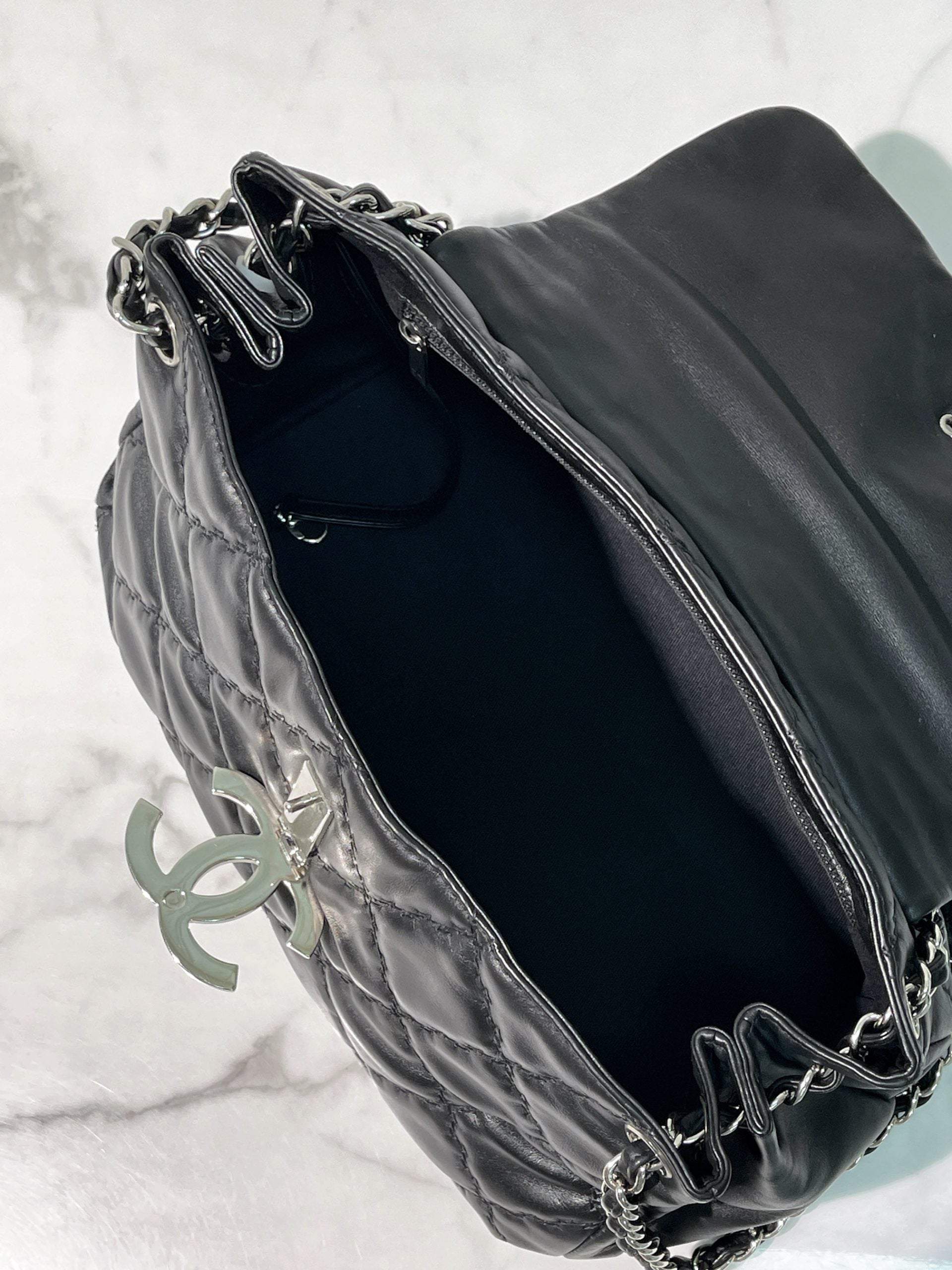 CHANEL HAMPTONS, Black/Silver