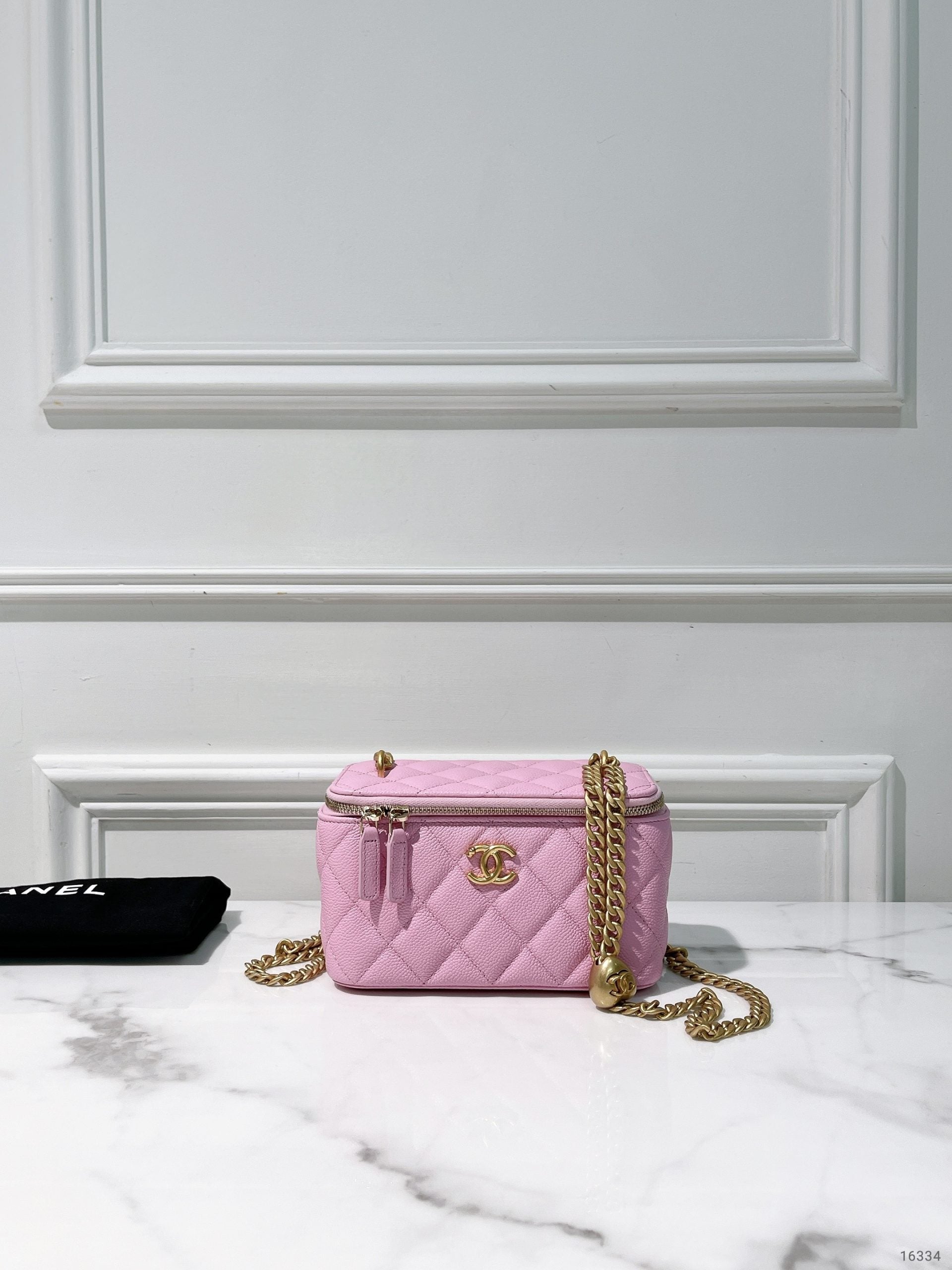 CHANEL PEARL CRUSH VANITY CASE, Pink/Gold