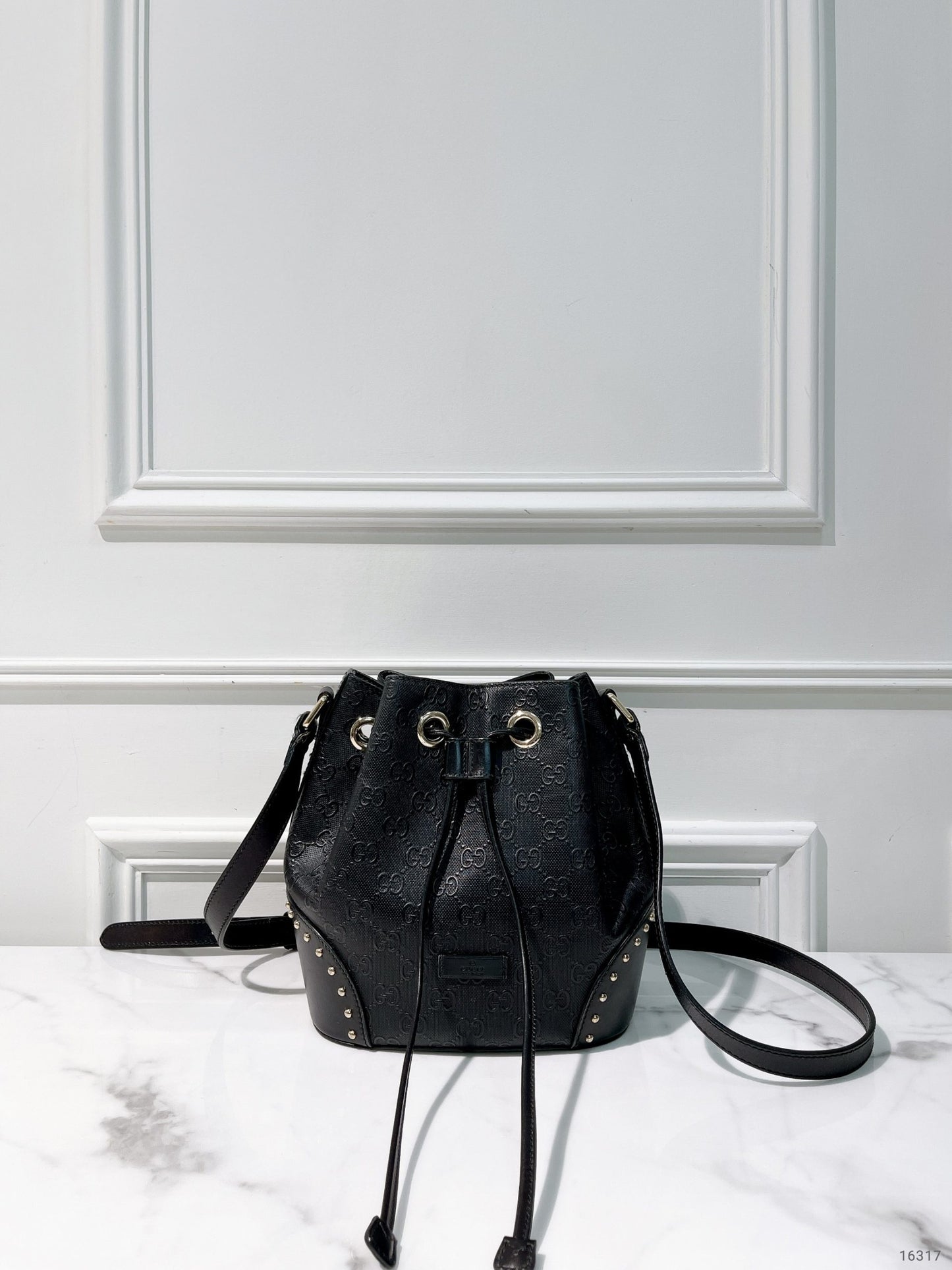 GUCCI BUCKET BAG, Black/Gold