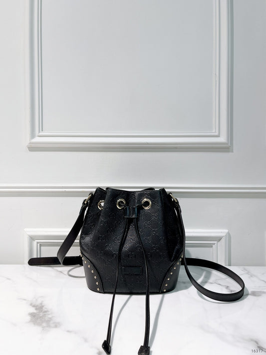 GUCCI BUCKET BAG, Black/Gold