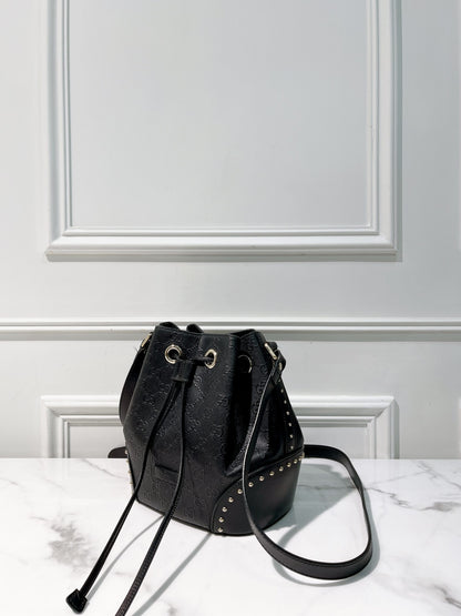 GUCCI BUCKET BAG, Black/Gold