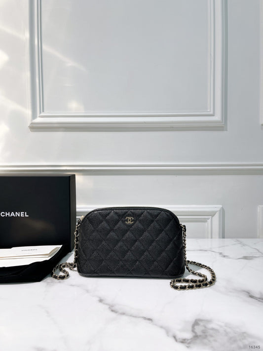 CHANEL 24A CLUTCH WITH CHAIN, Black/Gold