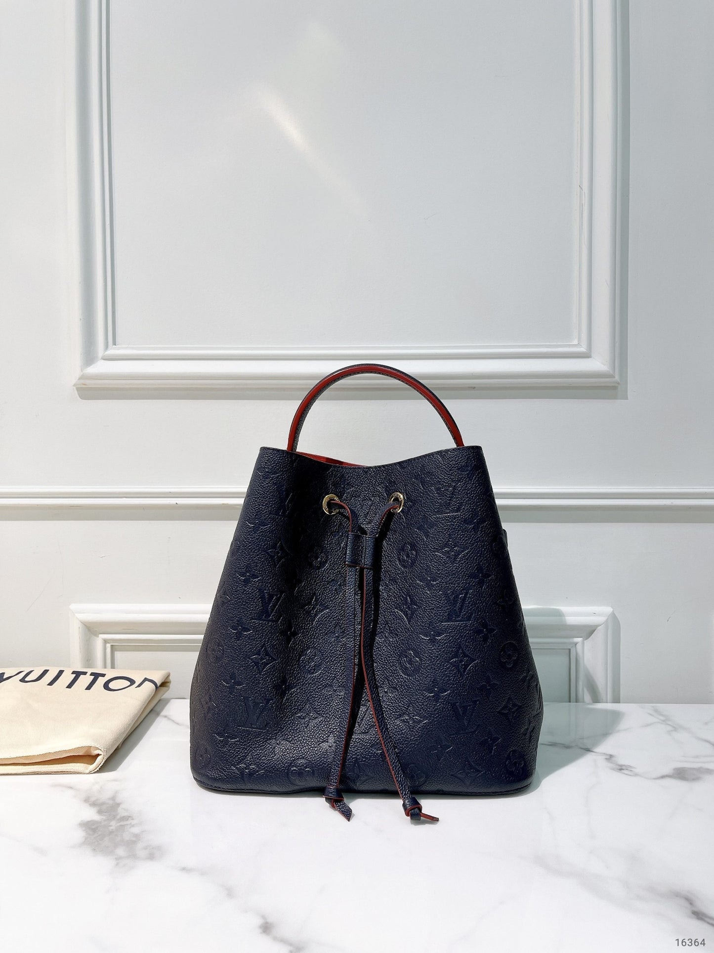 LV NEONOE, Navy/Gold