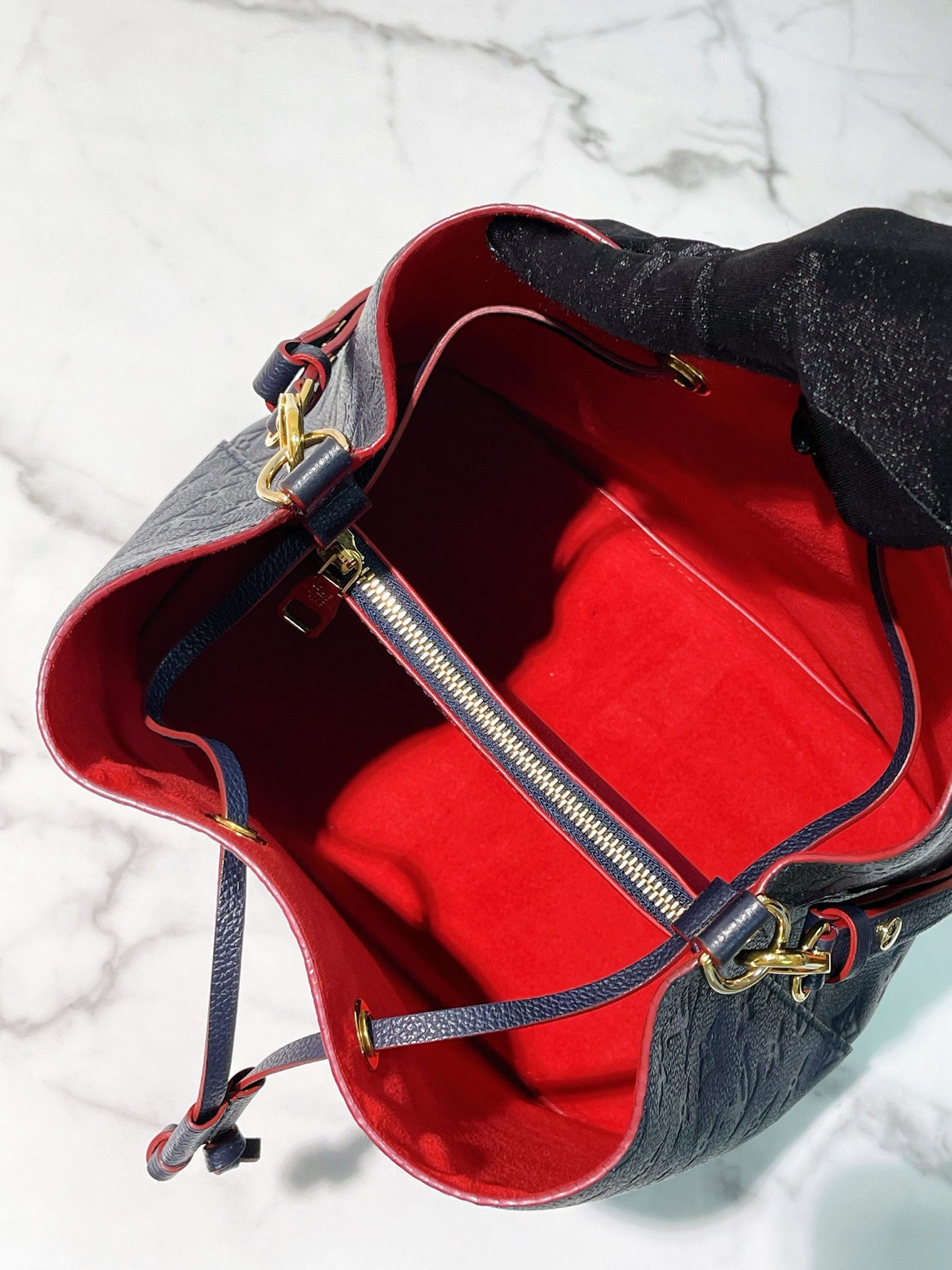 LV NEONOE, Navy/Gold