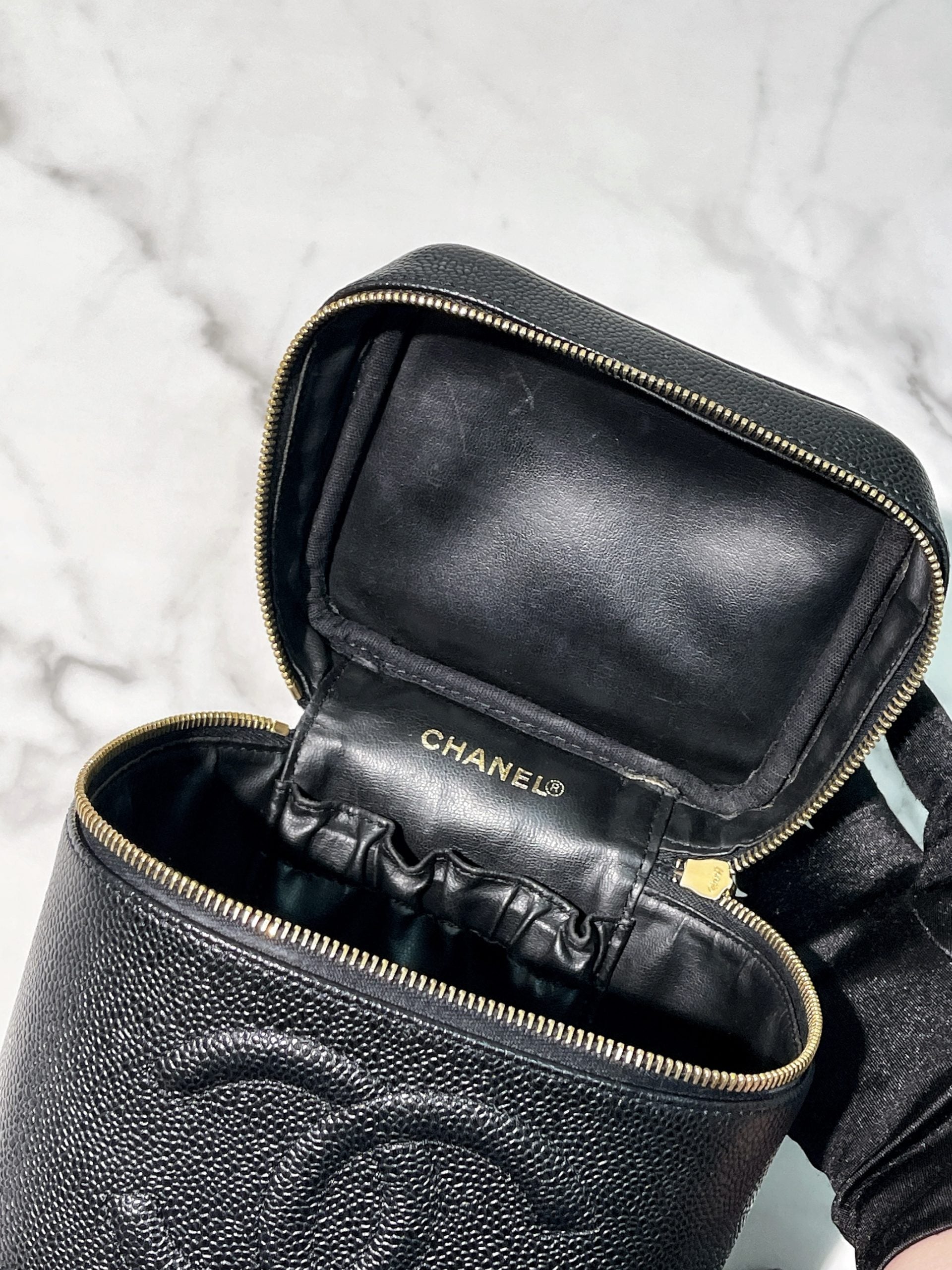 CHANEL VINTAGE VANITY CASE, Black/Gold