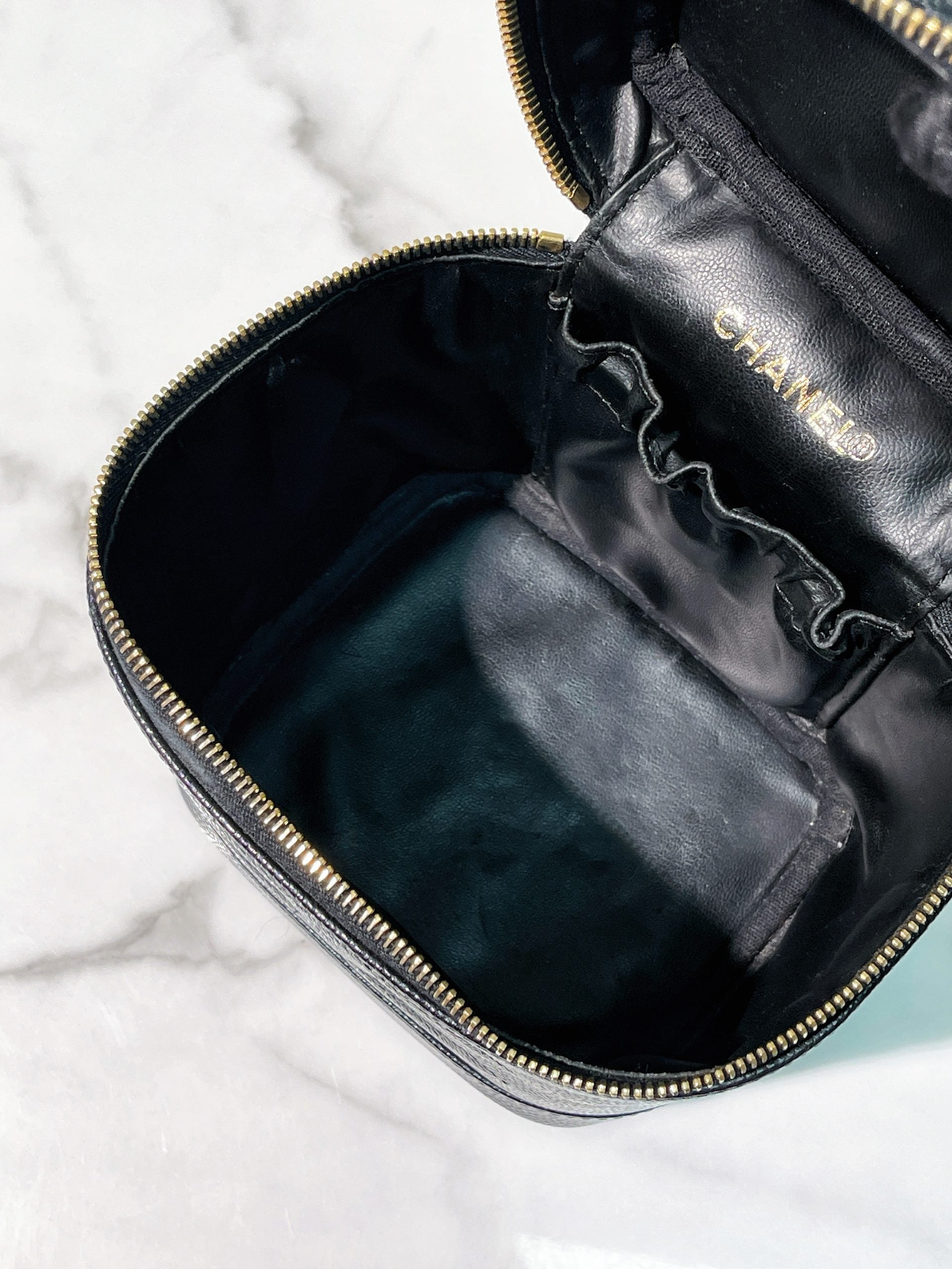 CHANEL VINTAGE VANITY CASE, Black/Gold
