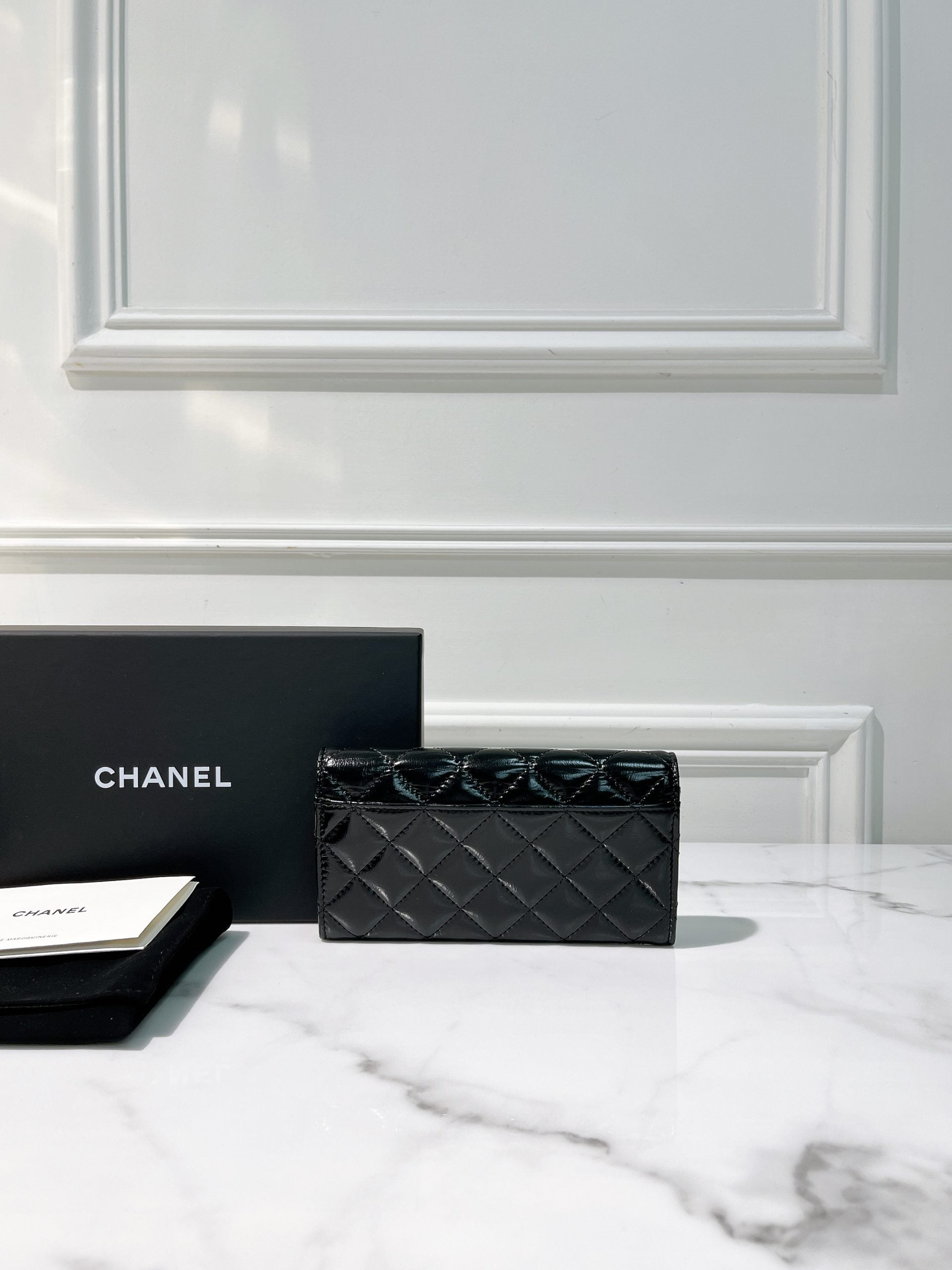 CHANEL 24K WALLET, Black/Gold