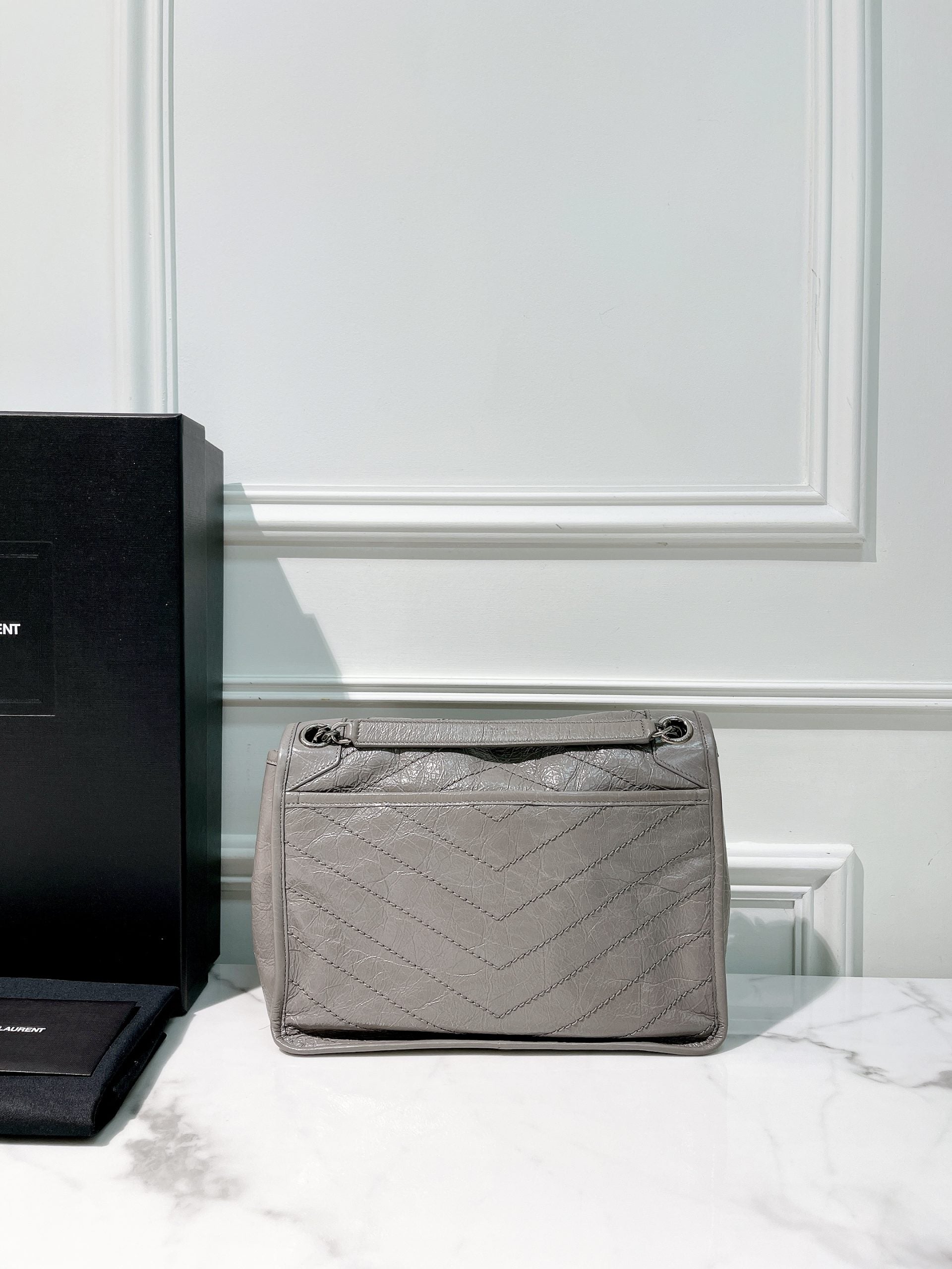 YSL MEDIUM NIKI, Grey/Silver