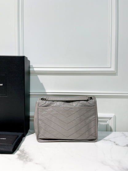 YSL MEDIUM NIKI, Grey/Silver