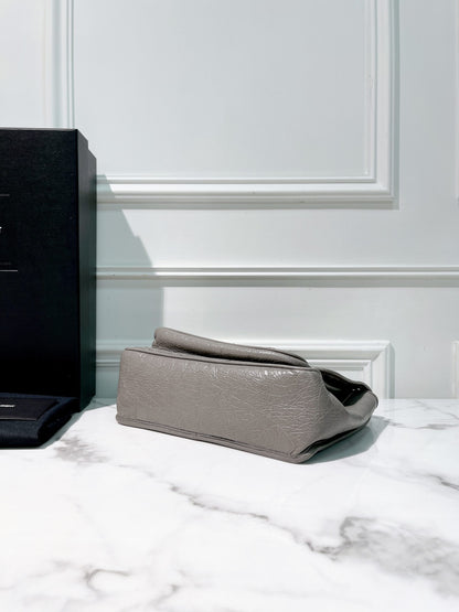 YSL MEDIUM NIKI, Grey/Silver