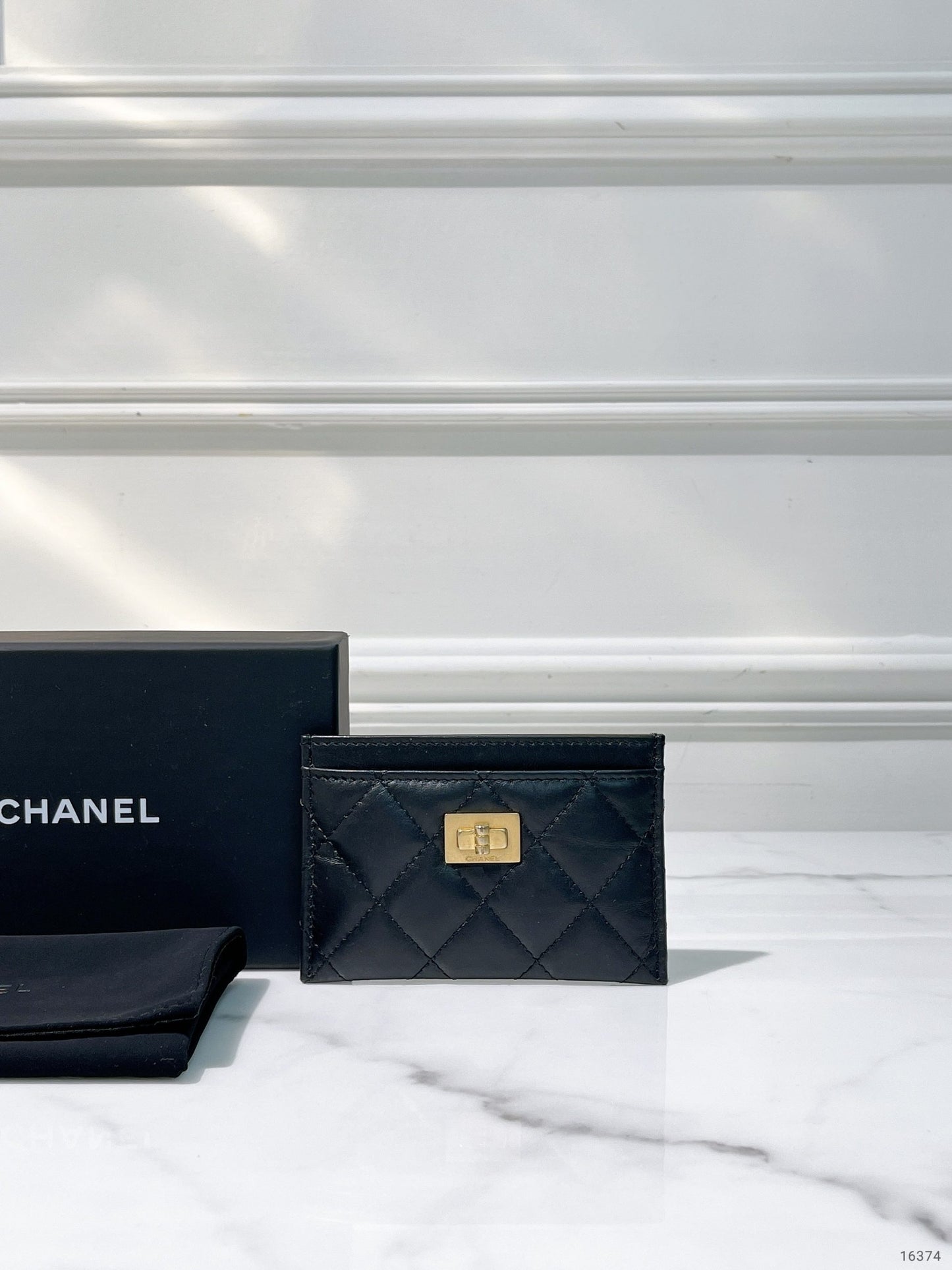 CHANEL 2.55 CARD HOLDER, Black/Gold