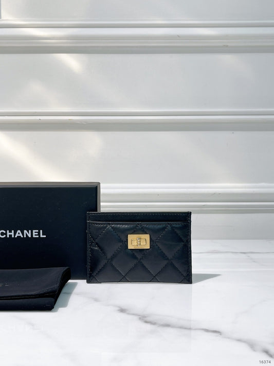 CHANEL 2.55 CARD HOLDER, Black/Gold